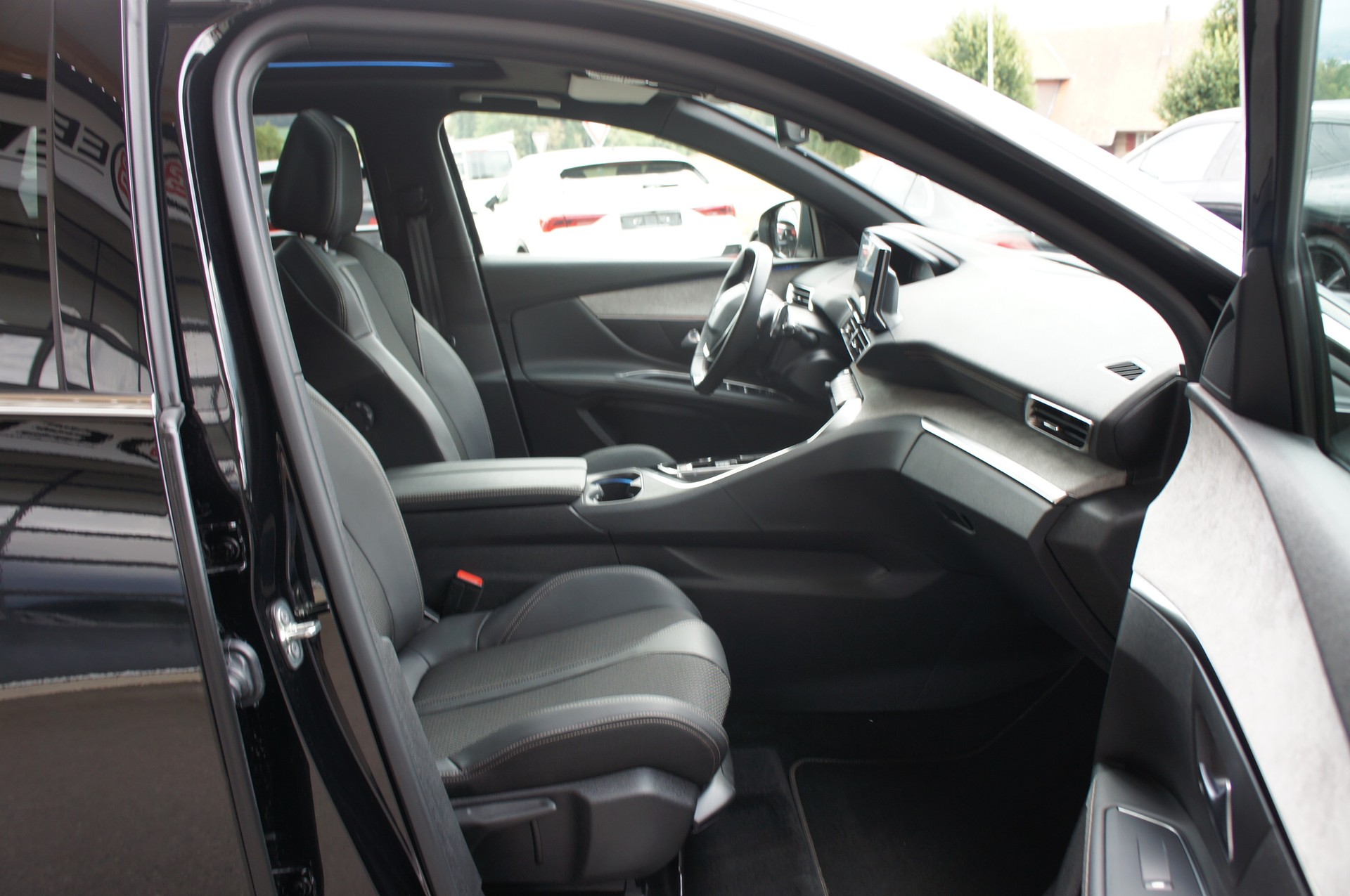 PEUGEOT 5008 1.5 BlueHDi GT EAT8-image-8