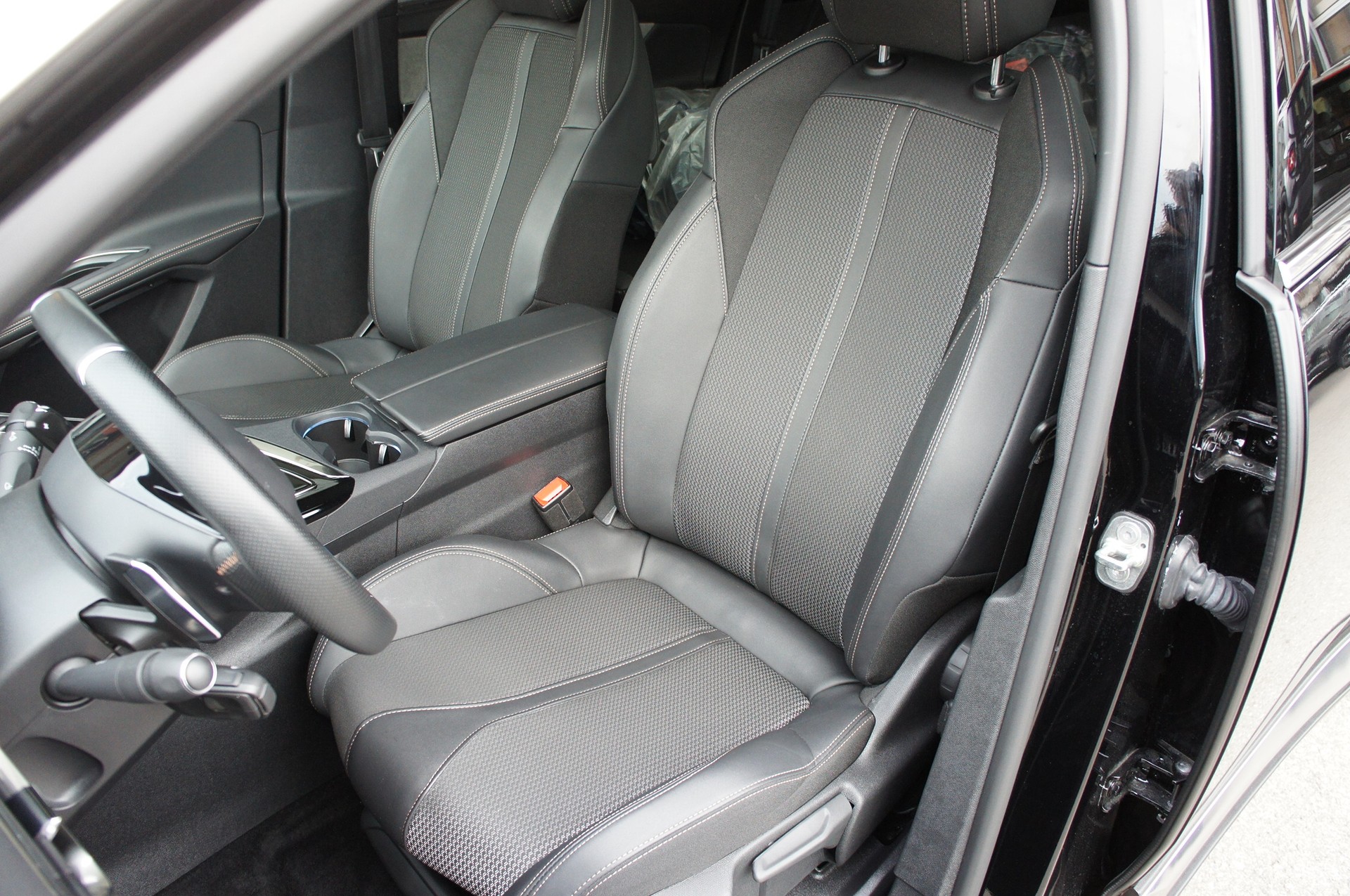 PEUGEOT 5008 1.5 BlueHDi GT EAT8-image-13