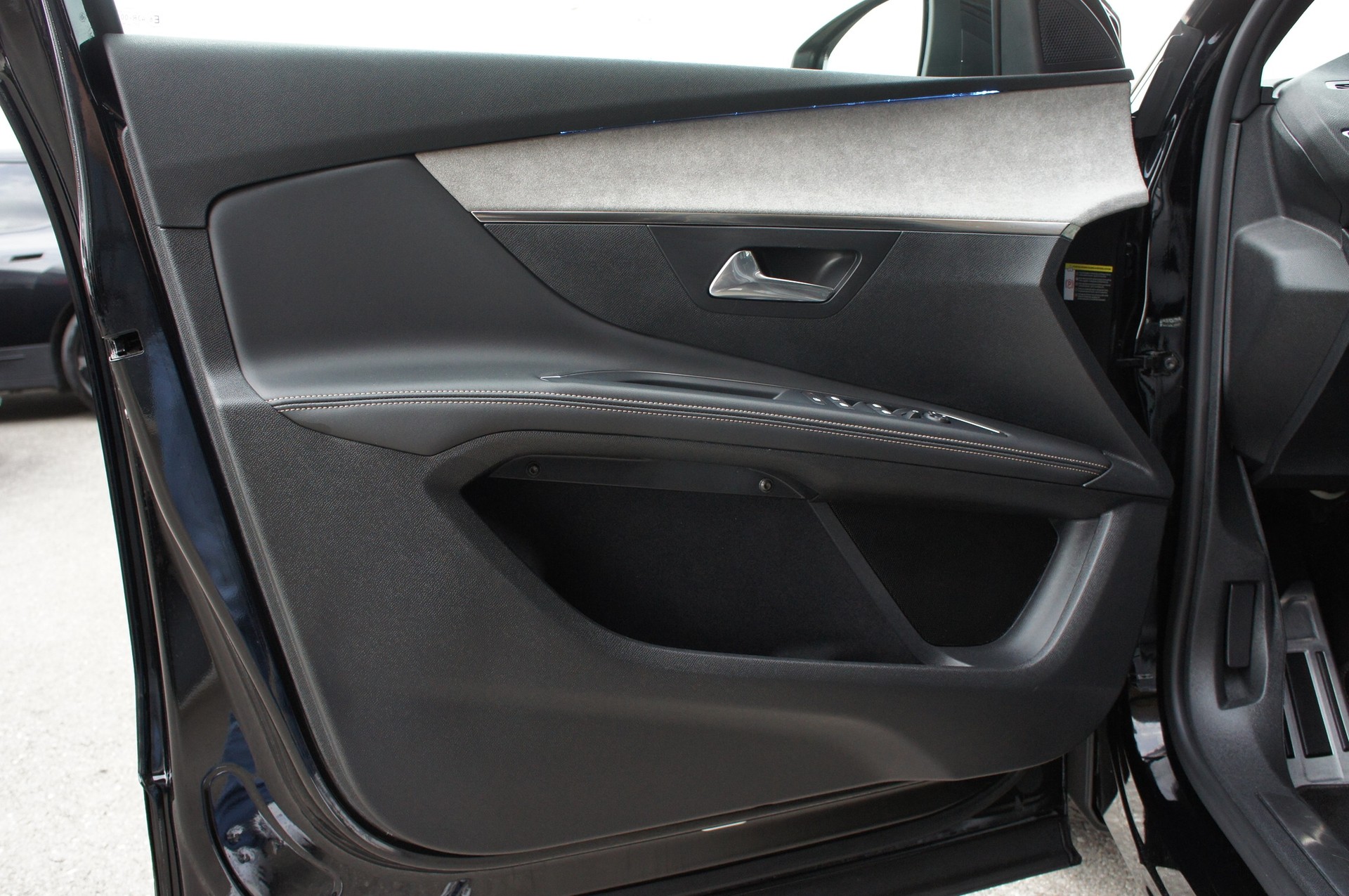 PEUGEOT 5008 1.5 BlueHDi GT EAT8-image-11