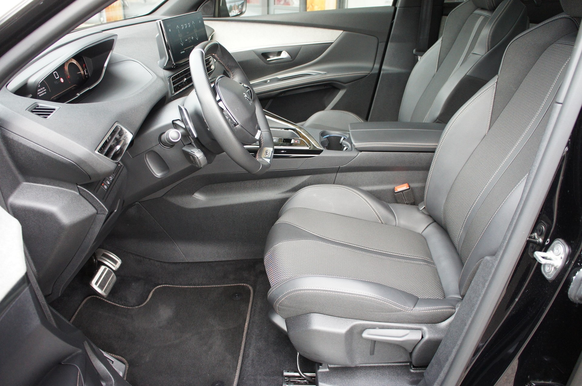 PEUGEOT 5008 1.5 BlueHDi GT EAT8-image-12