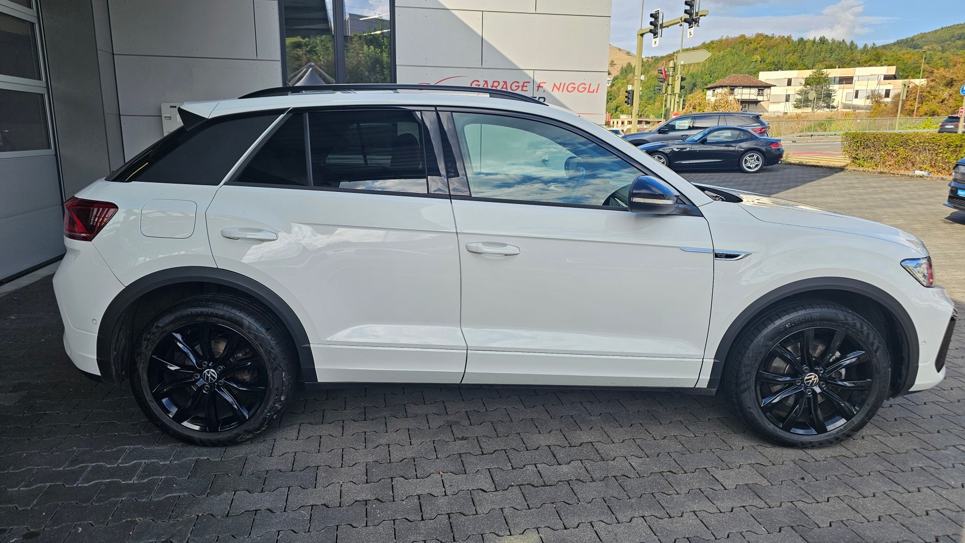 VW T-Roc 2.0 TSI R-Line DSG 4Motion-image-4