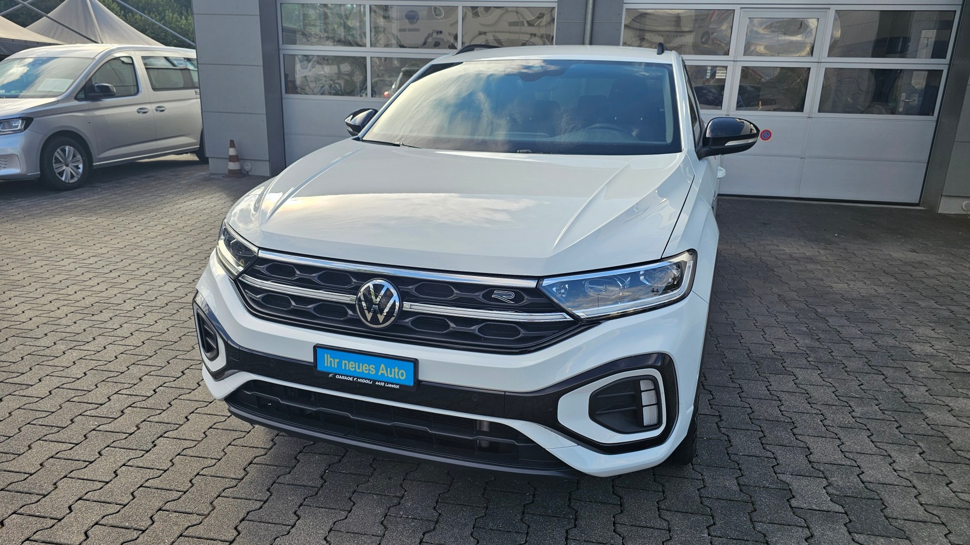 VW T-Roc 2.0 TSI R-Line DSG 4Motion-image-17