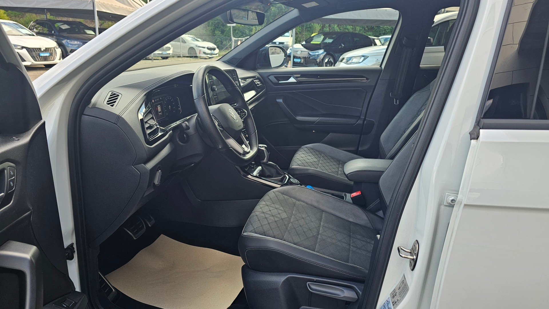 VW T-Roc 2.0 TSI R-Line DSG 4Motion-image-18