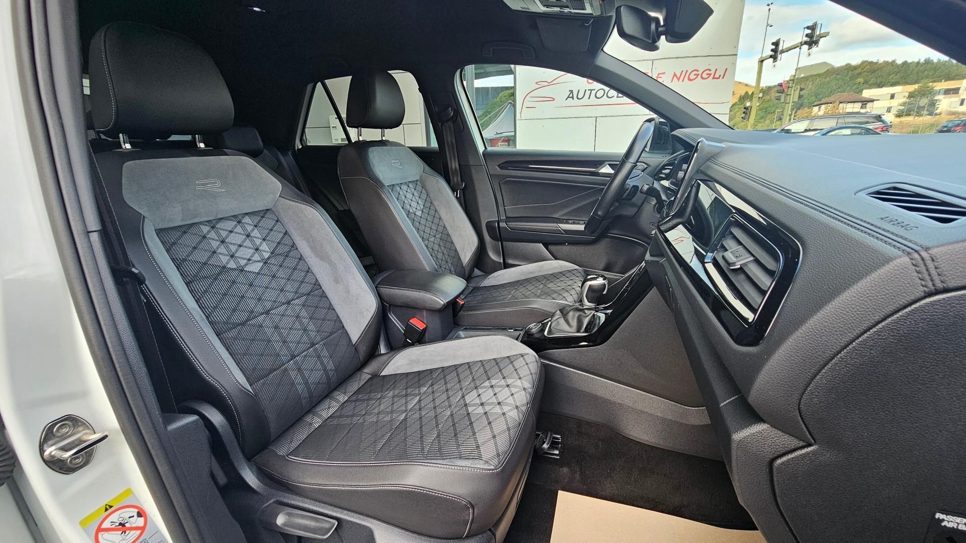 VW T-Roc 2.0 TSI R-Line DSG 4Motion-image-20