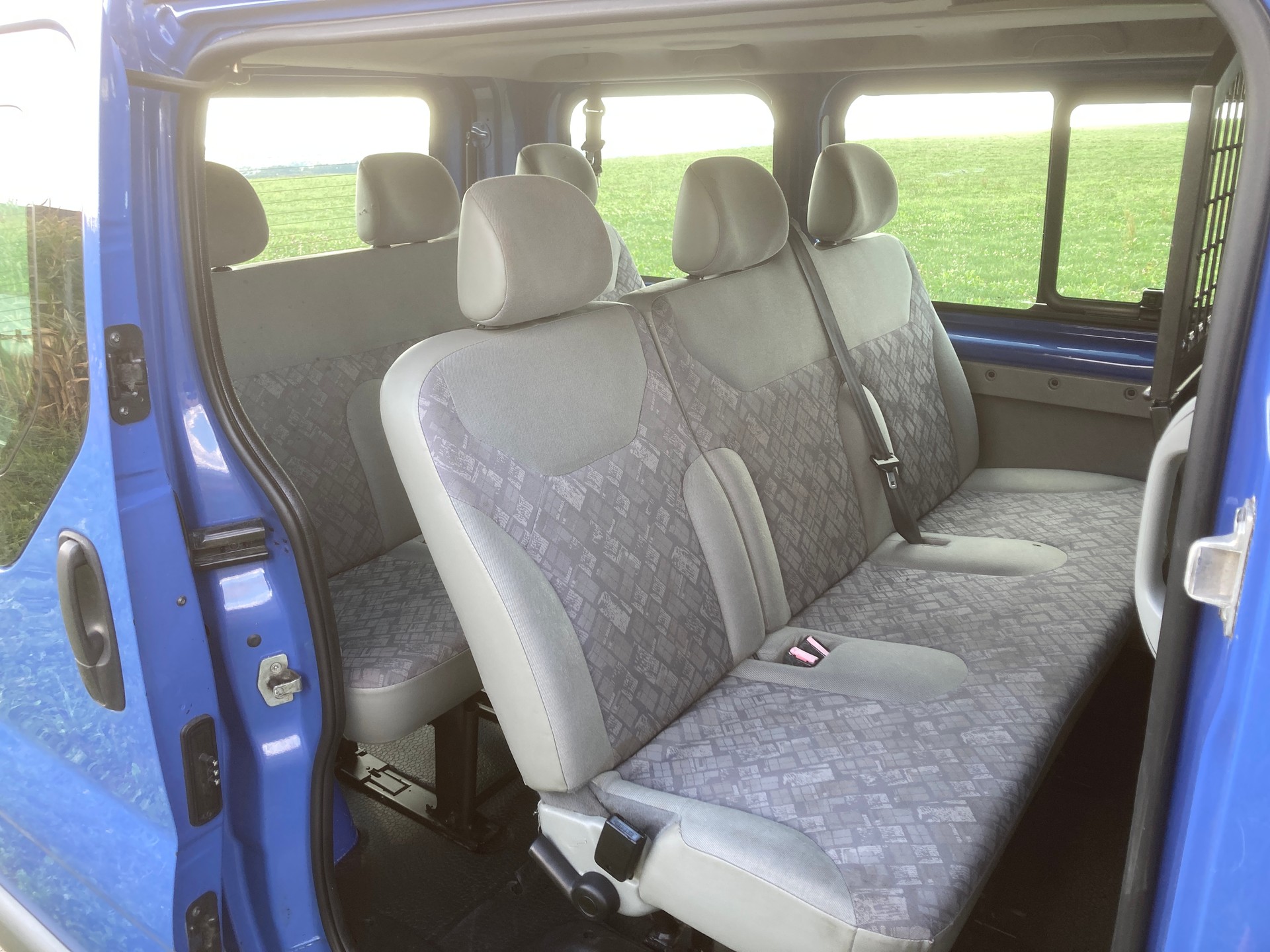 OPEL Vivaro 2.5 CDTI 2.7t L1H1 Automat 9 Sitzer mit Anhängerkupplung-image-7