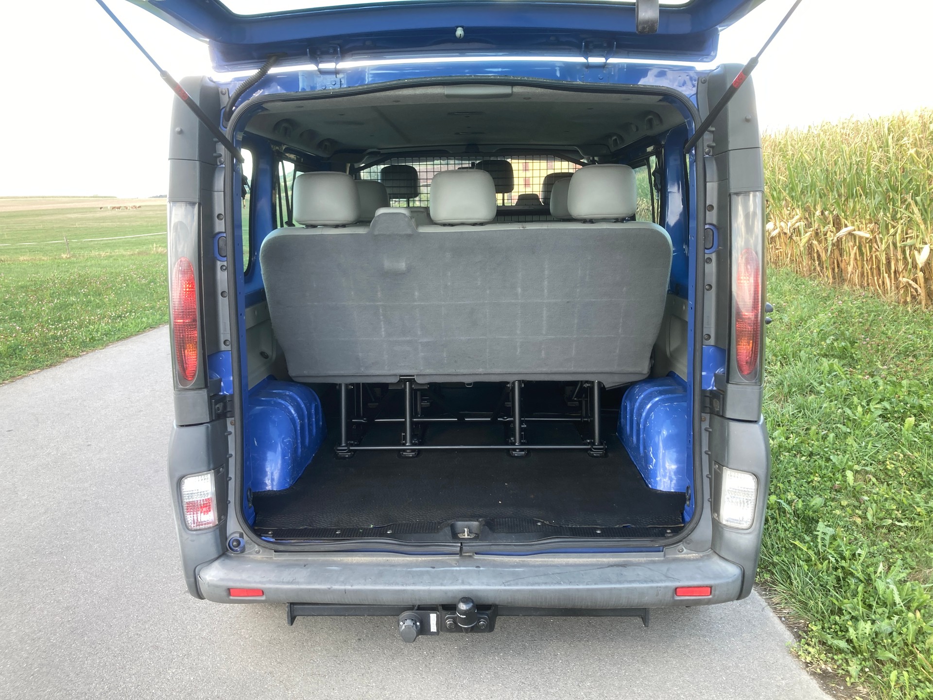 OPEL Vivaro 2.5 CDTI 2.7t L1H1 Automat 9 Sitzer mit Anhängerkupplung-image-6