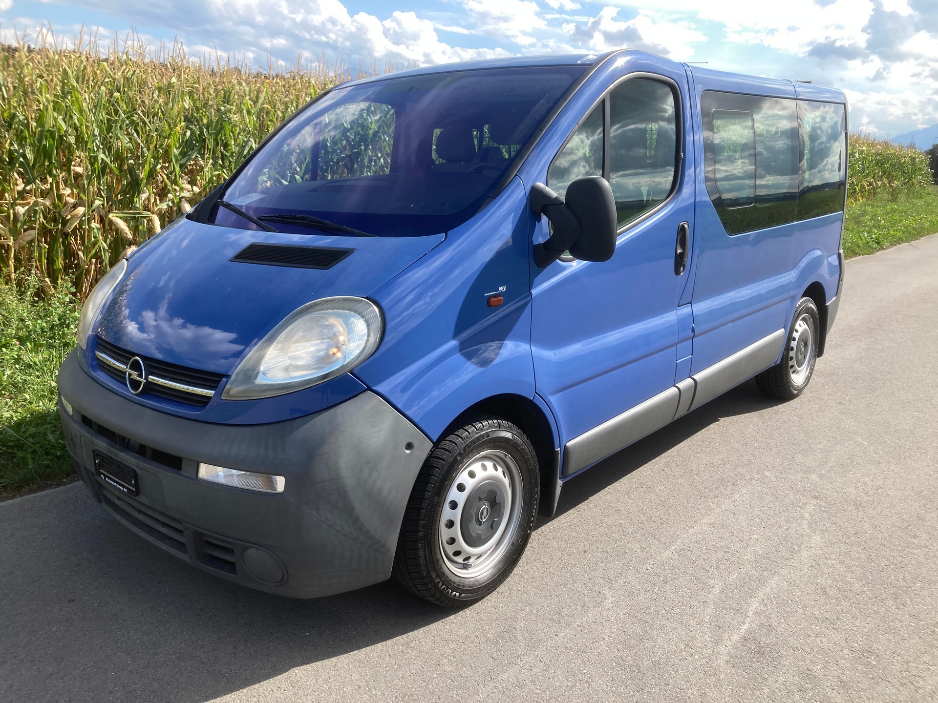 OPEL Vivaro 2.5 CDTI 2.7t L1H1 Automat 9 Sitzer mit Anhängerkupplung-image-0