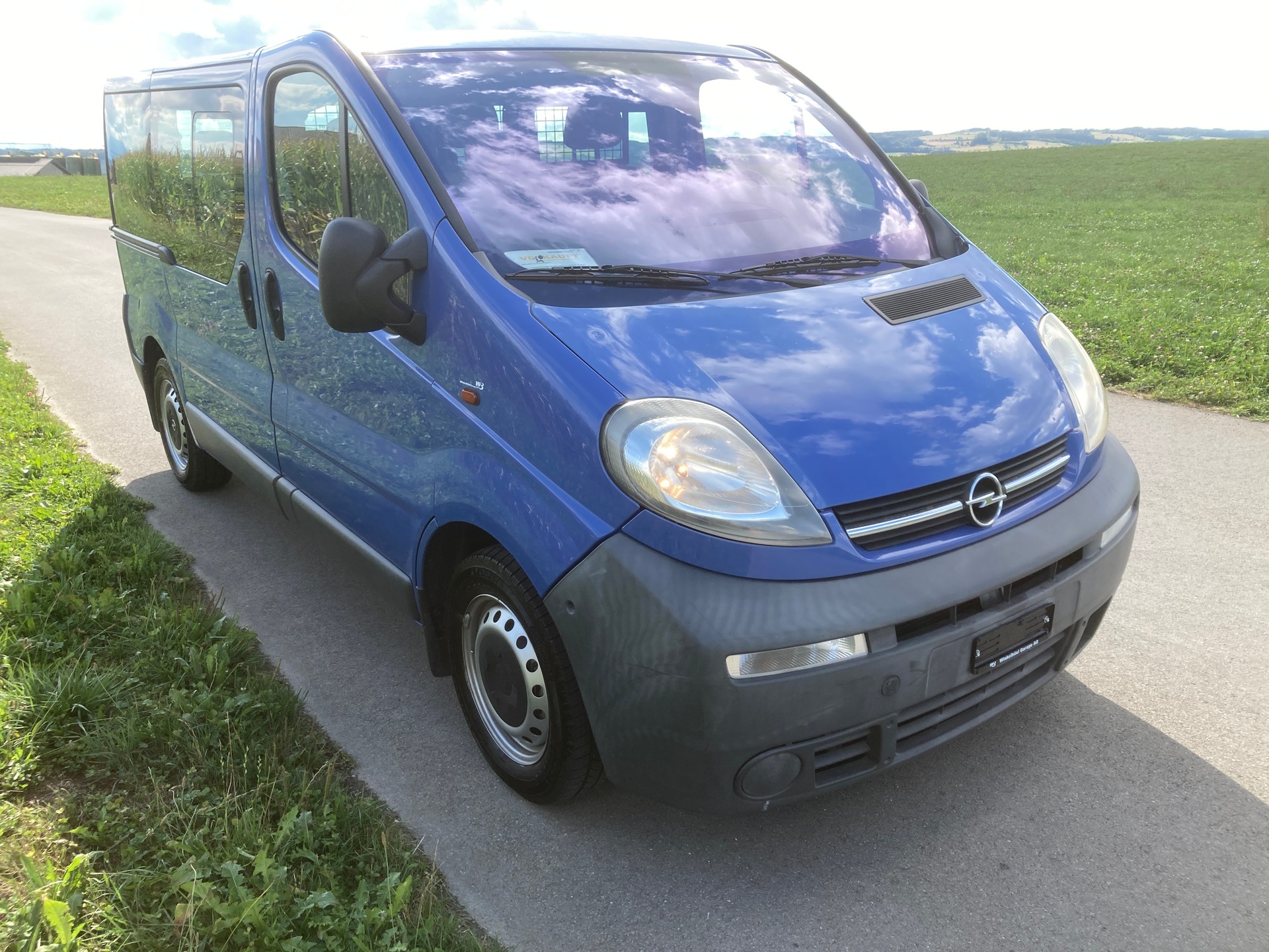 OPEL Vivaro 2.5 CDTI 2.7t L1H1 Automat 9 Sitzer mit Anhängerkupplung-image-1