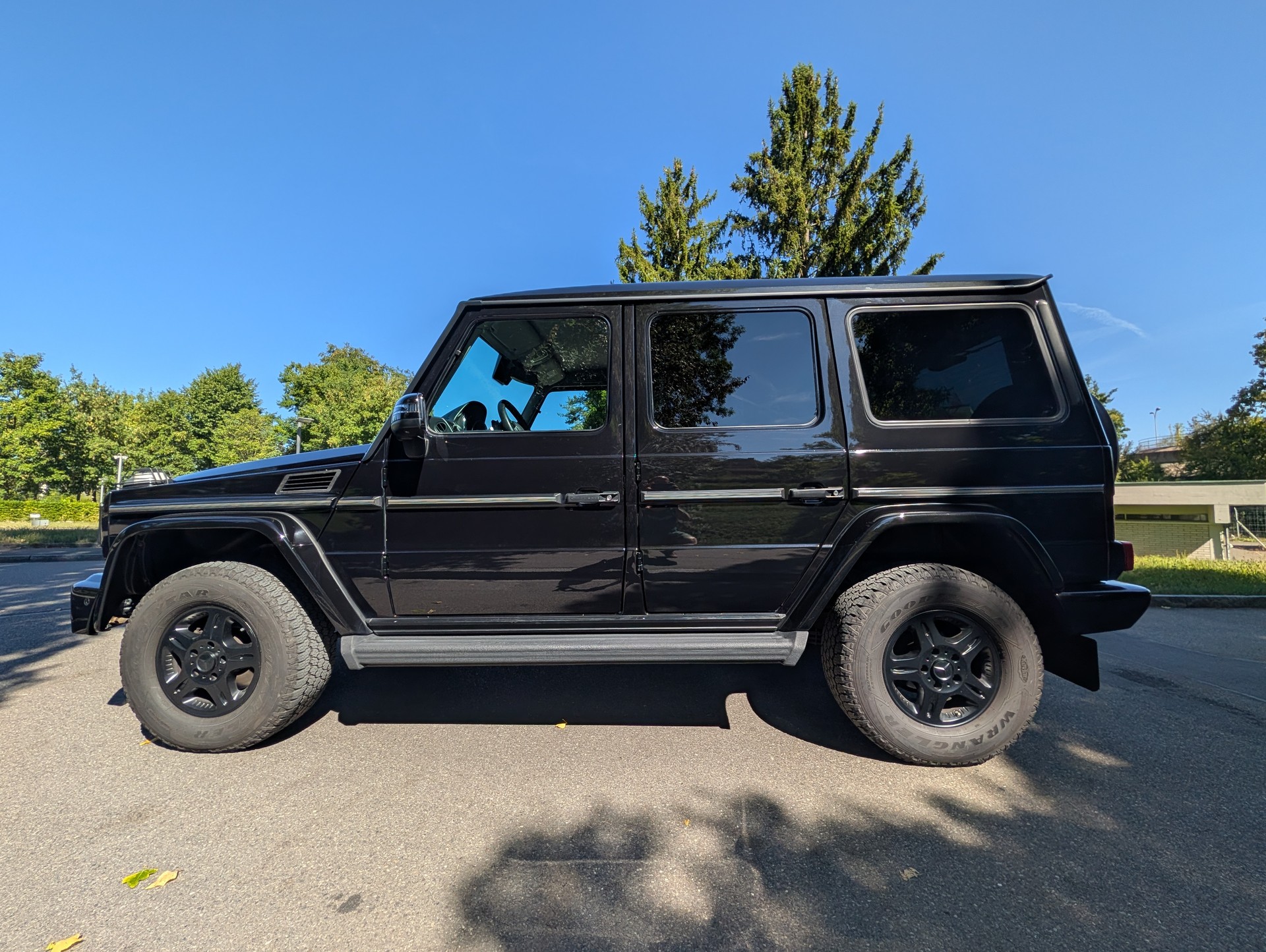 MERCEDES-BENZ G 500 lang-image-0