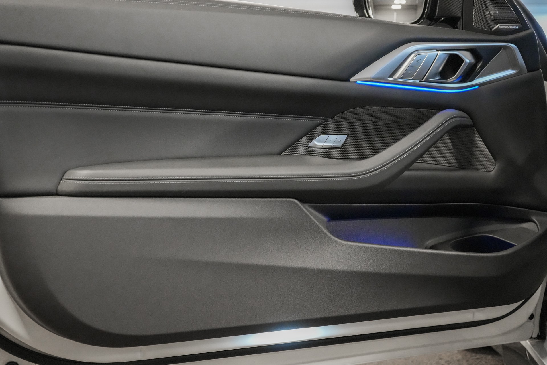 BMW M4 Cabrio Competition M xDrive-image-21