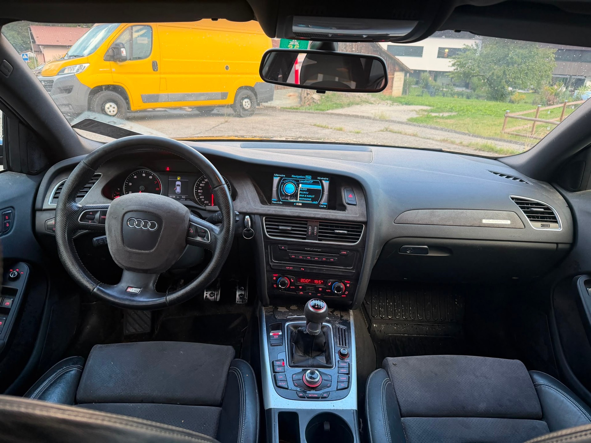 AUDI A4 Avant 2.0 TFSI quattro-image-9