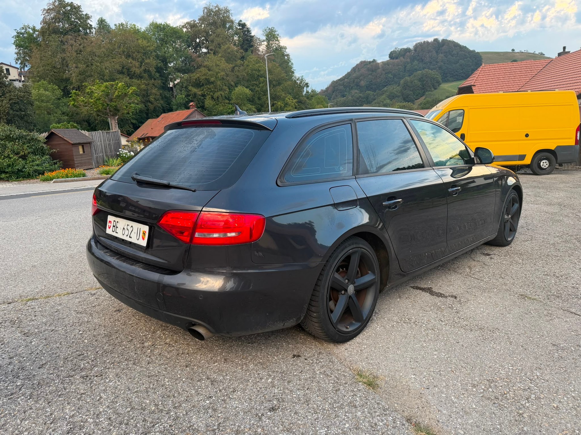 AUDI A4 Avant 2.0 TFSI quattro-image-2