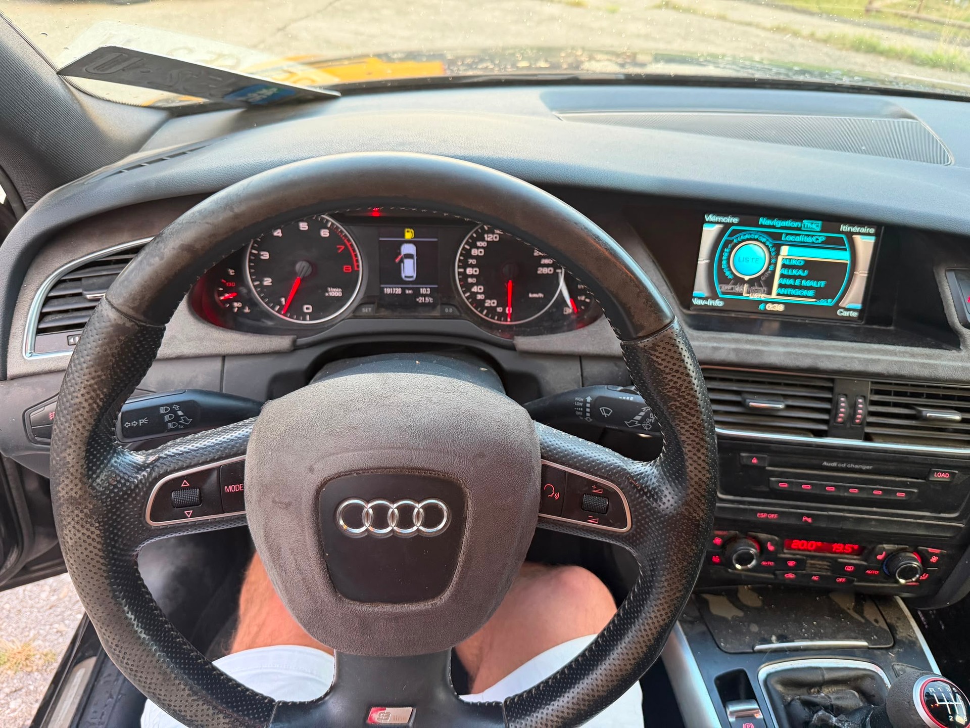 AUDI A4 Avant 2.0 TFSI quattro-image-4