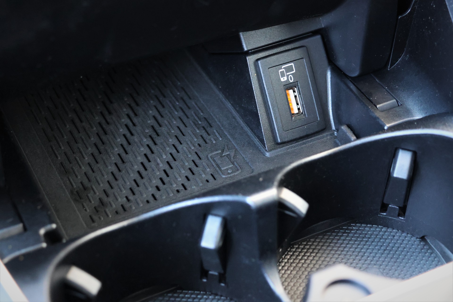 MERCEDES-BENZ C 200 Coupé 4Matic AMG Line 9G-Tronic (CH)-image-19