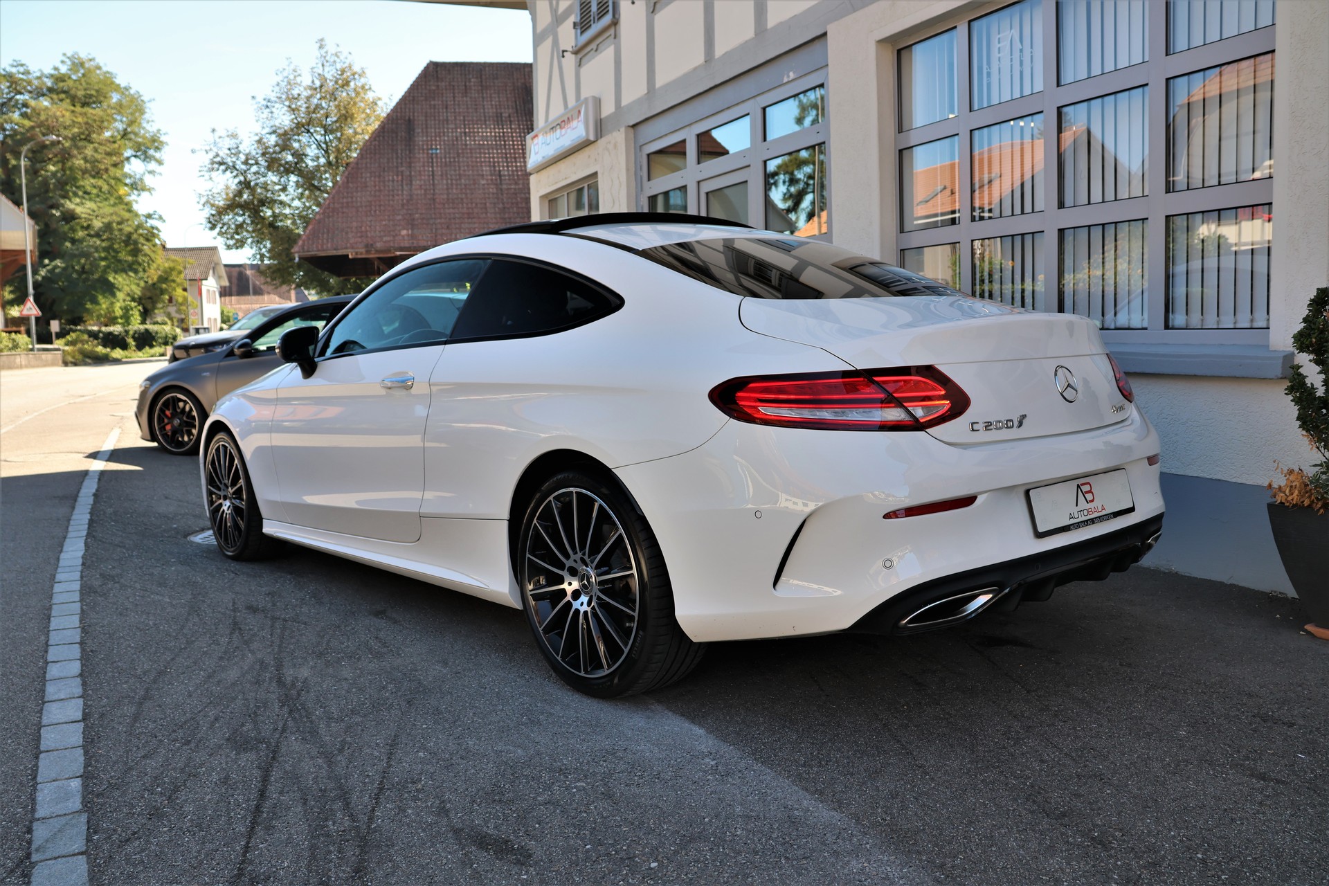 MERCEDES-BENZ C 200 Coupé 4Matic AMG Line 9G-Tronic (CH)-image-4