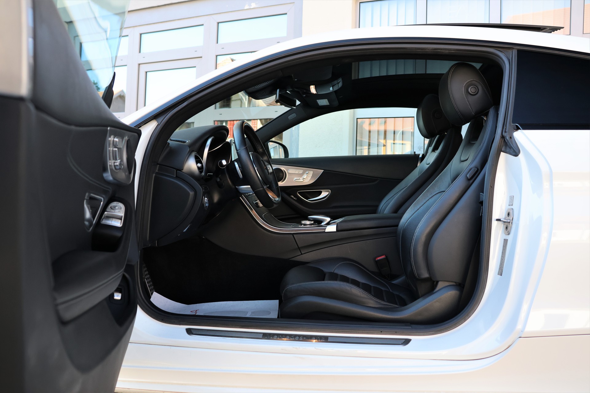 MERCEDES-BENZ C 200 Coupé 4Matic AMG Line 9G-Tronic (CH)-image-7