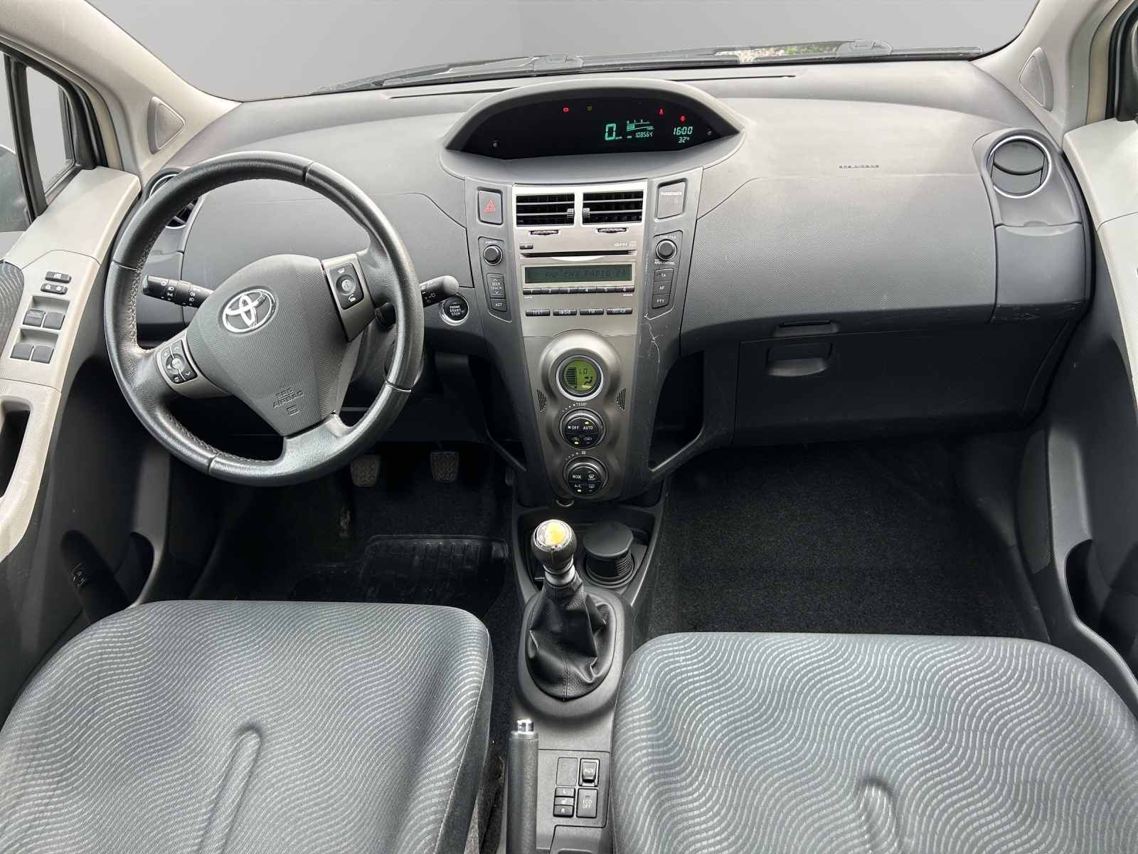 TOYOTA Yaris 1.33 Linea Luna-image-8