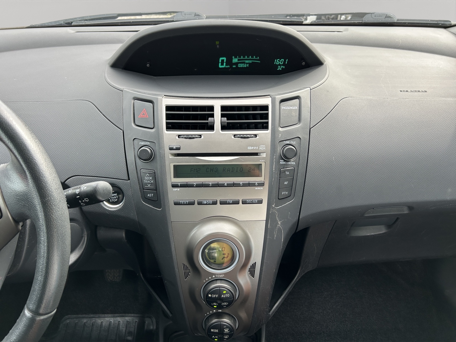 TOYOTA Yaris 1.33 Linea Luna-image-11