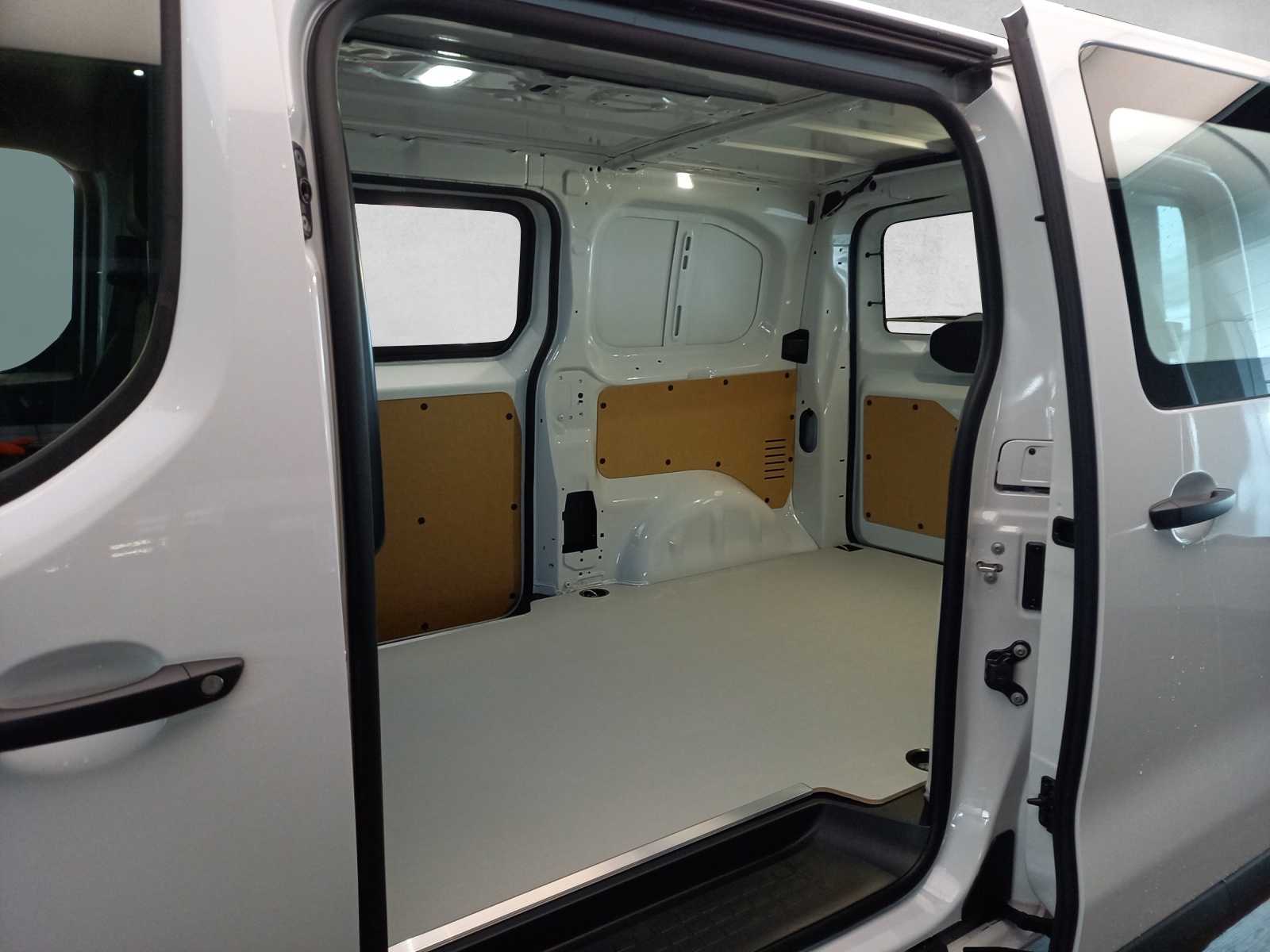 PEUGEOT e-Expert Kaw. Standard 75 kWh-image-12