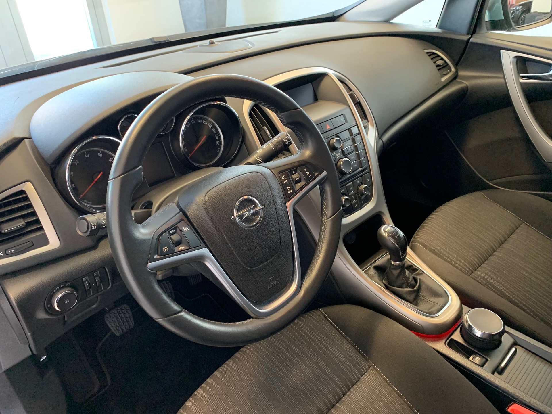 OPEL Astra 1.4i 16V Turbo Sport-image-5