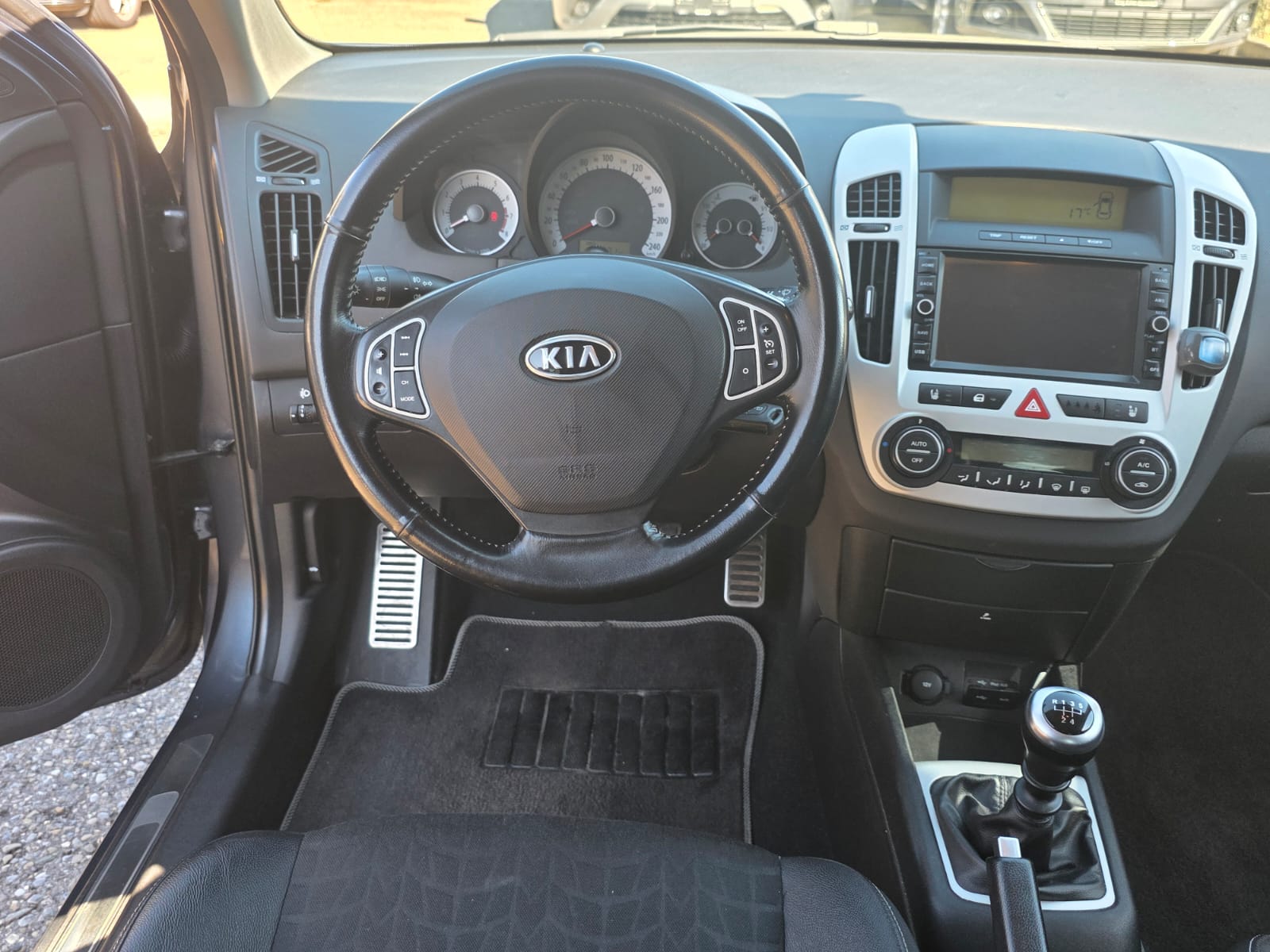 KIA Pro_Cee'd 2.0 16V Sport Automatic-image-16