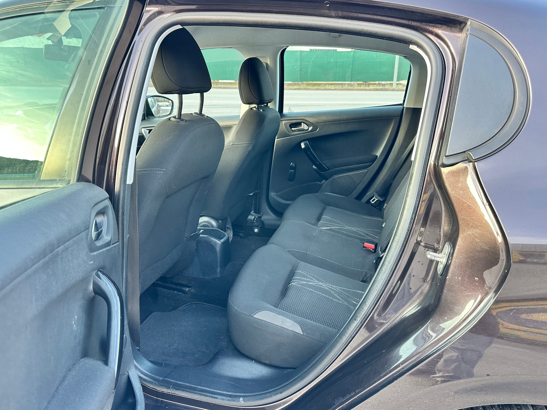 PEUGEOT 208 1.6 e-HDI Active-image-12