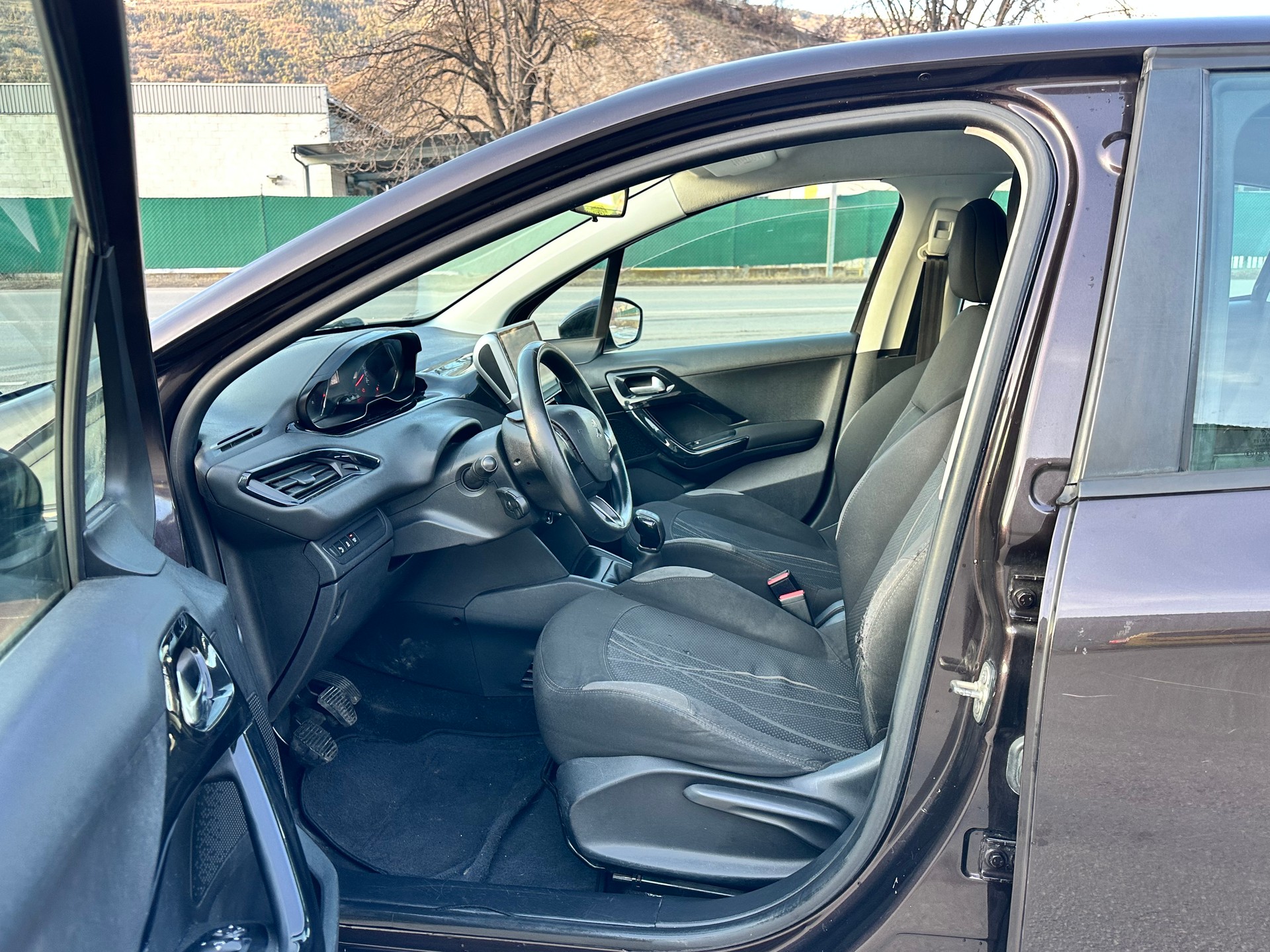 PEUGEOT 208 1.6 e-HDI Active-image-7