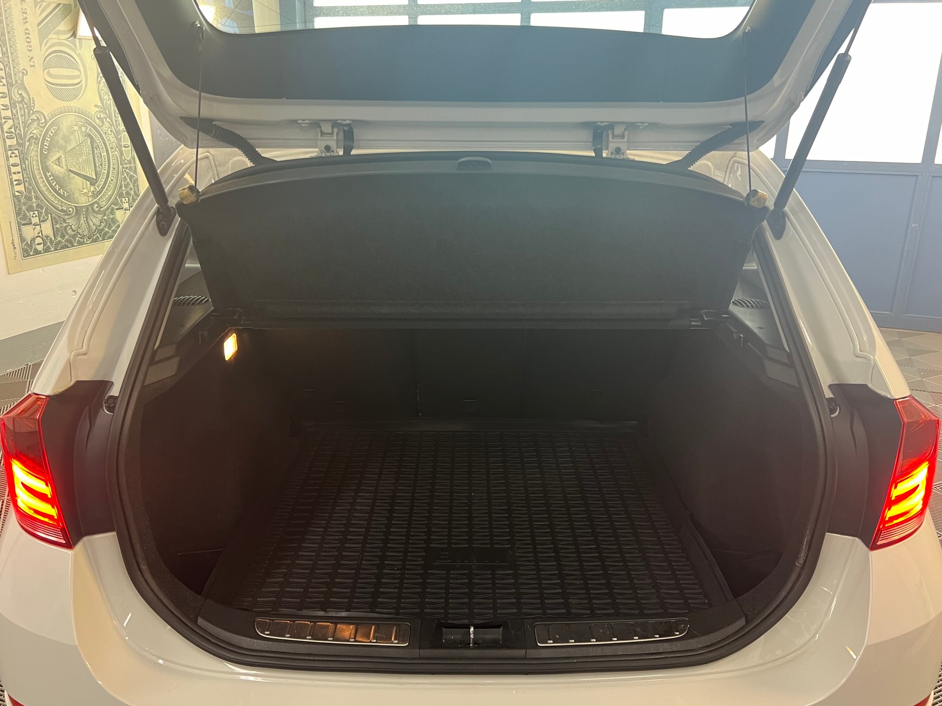 BMW X1 xDrive 20i Sport Line Steptronic-image-5