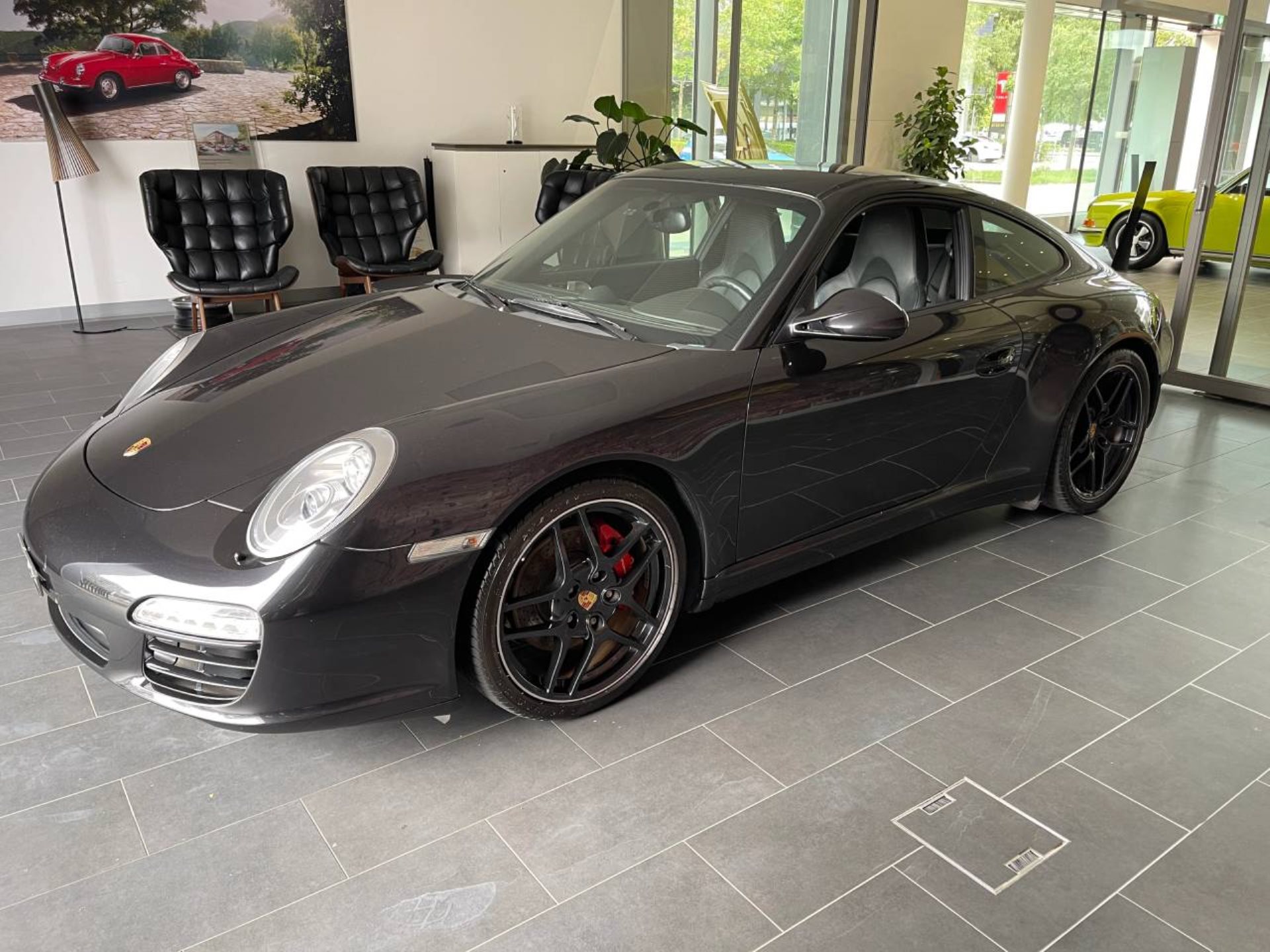 PORSCHE 911 Carrera 4S-image-16
