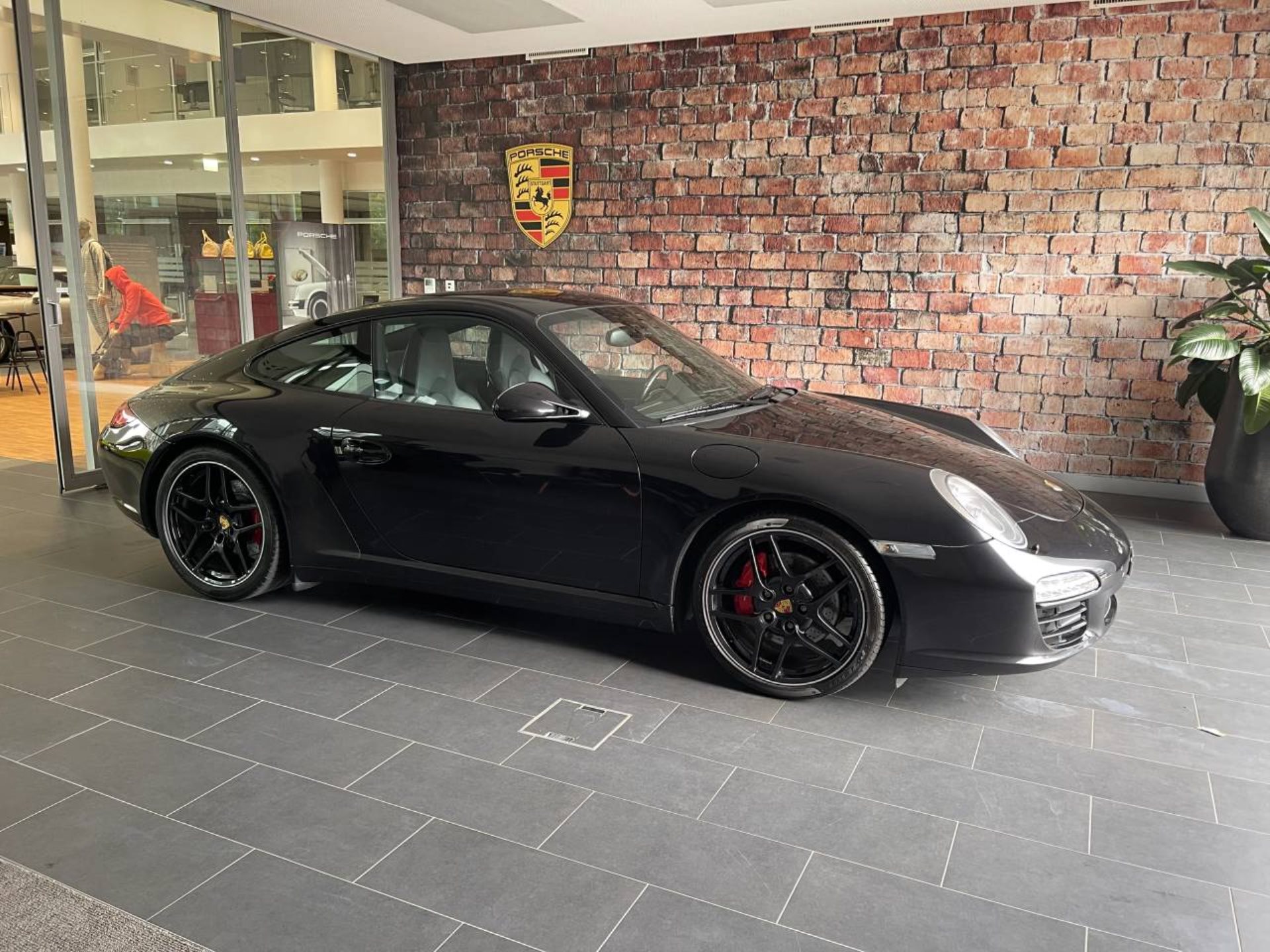 PORSCHE 911 Carrera 4S-image-11