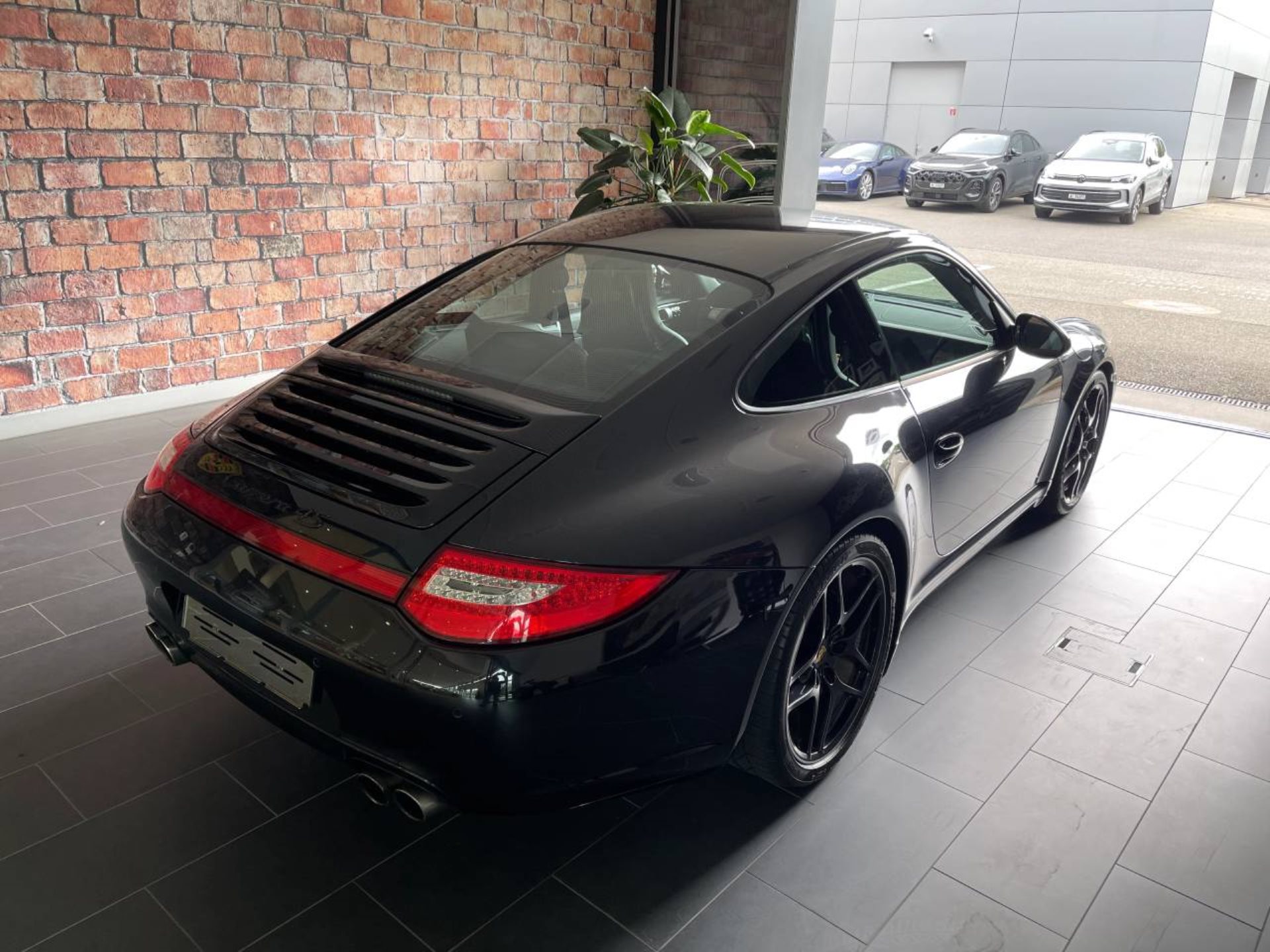 PORSCHE 911 Carrera 4S-image-7