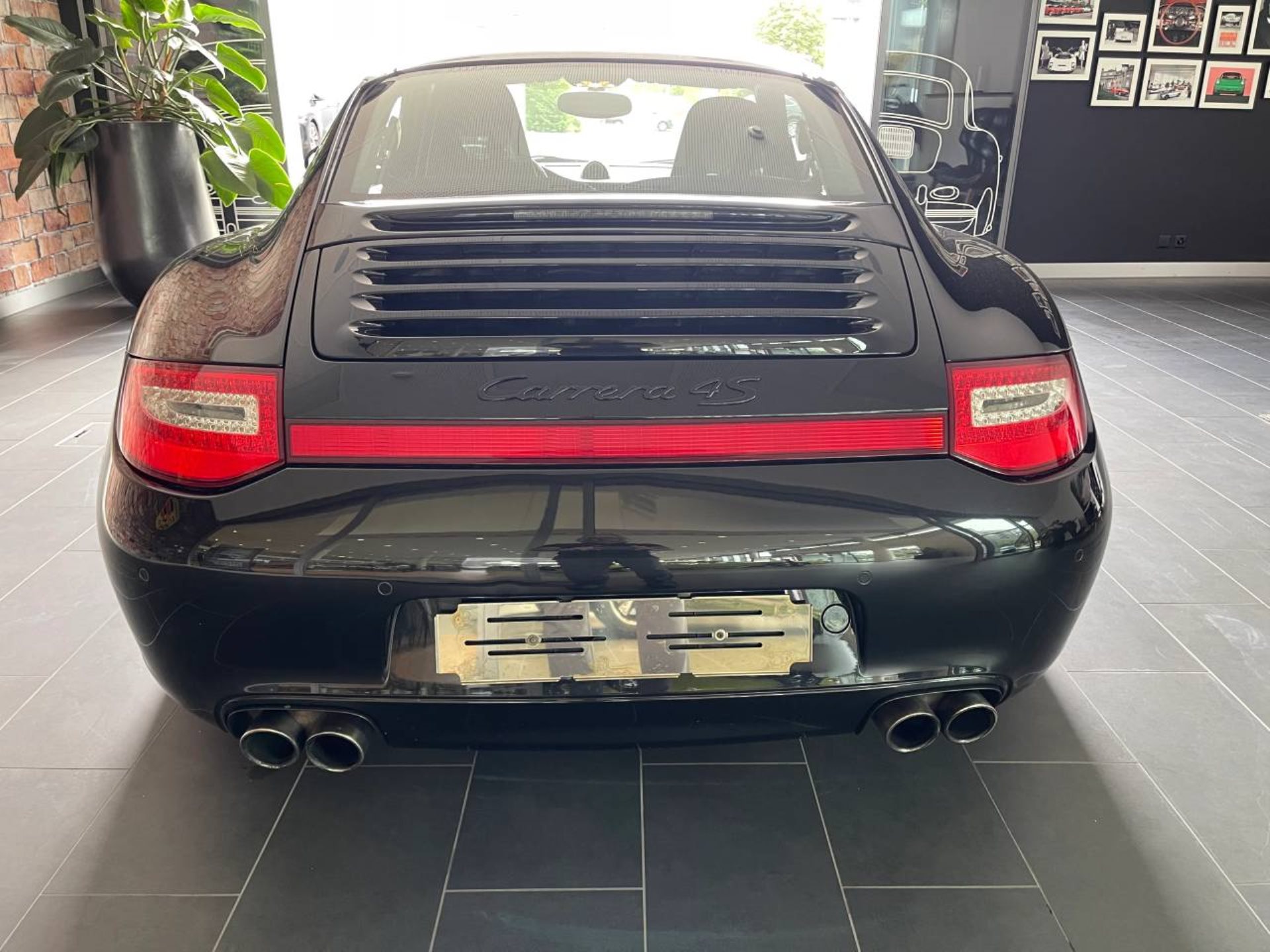 PORSCHE 911 Carrera 4S-image-8