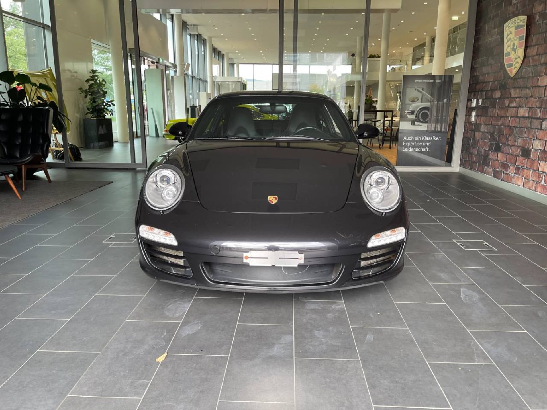 PORSCHE 911 Carrera 4S-image-12