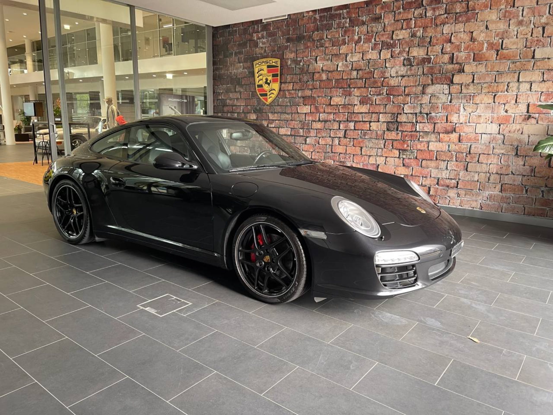 PORSCHE 911 Carrera 4S-image-13