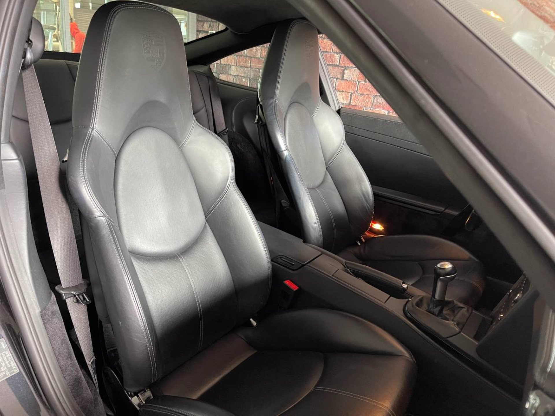 PORSCHE 911 Carrera 4S-image-4