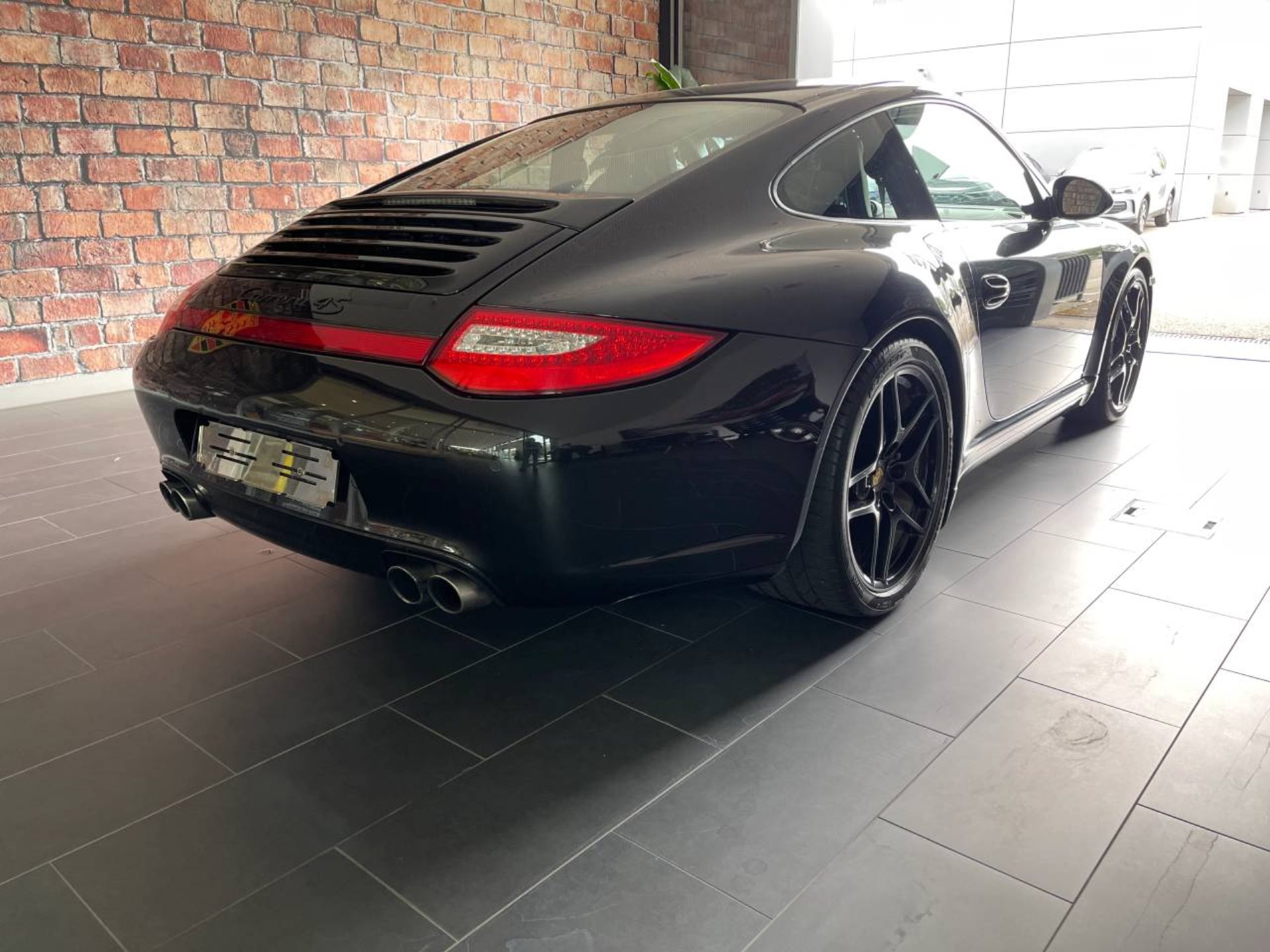 PORSCHE 911 Carrera 4S-image-6