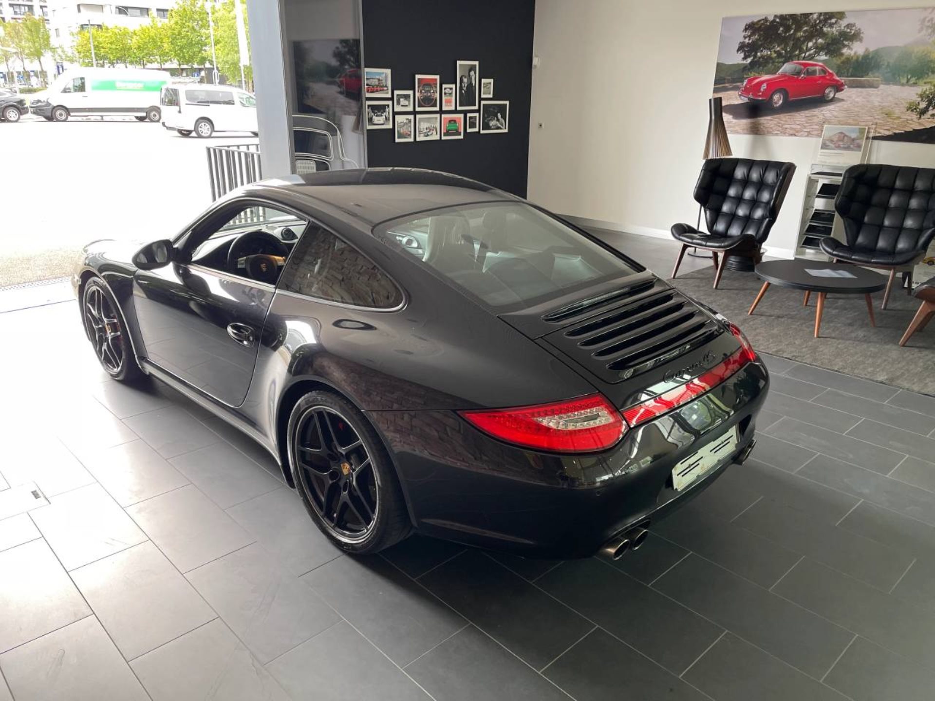 PORSCHE 911 Carrera 4S-image-5