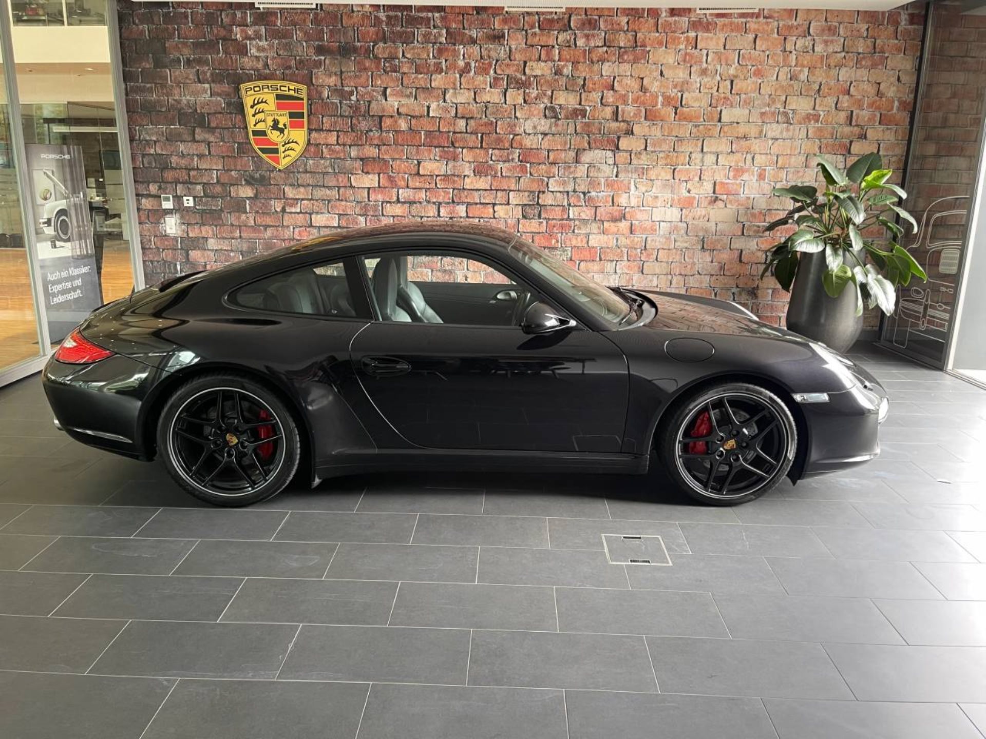 PORSCHE 911 Carrera 4S-image-1