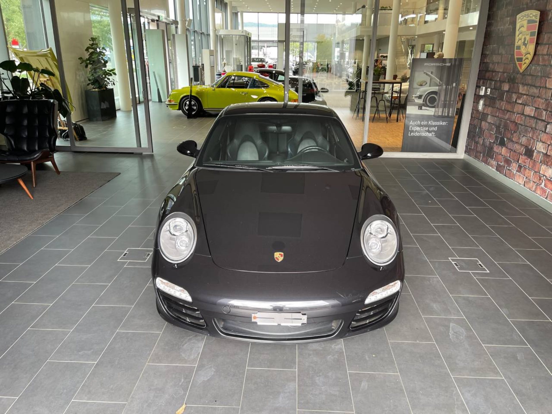 PORSCHE 911 Carrera 4S-image-17