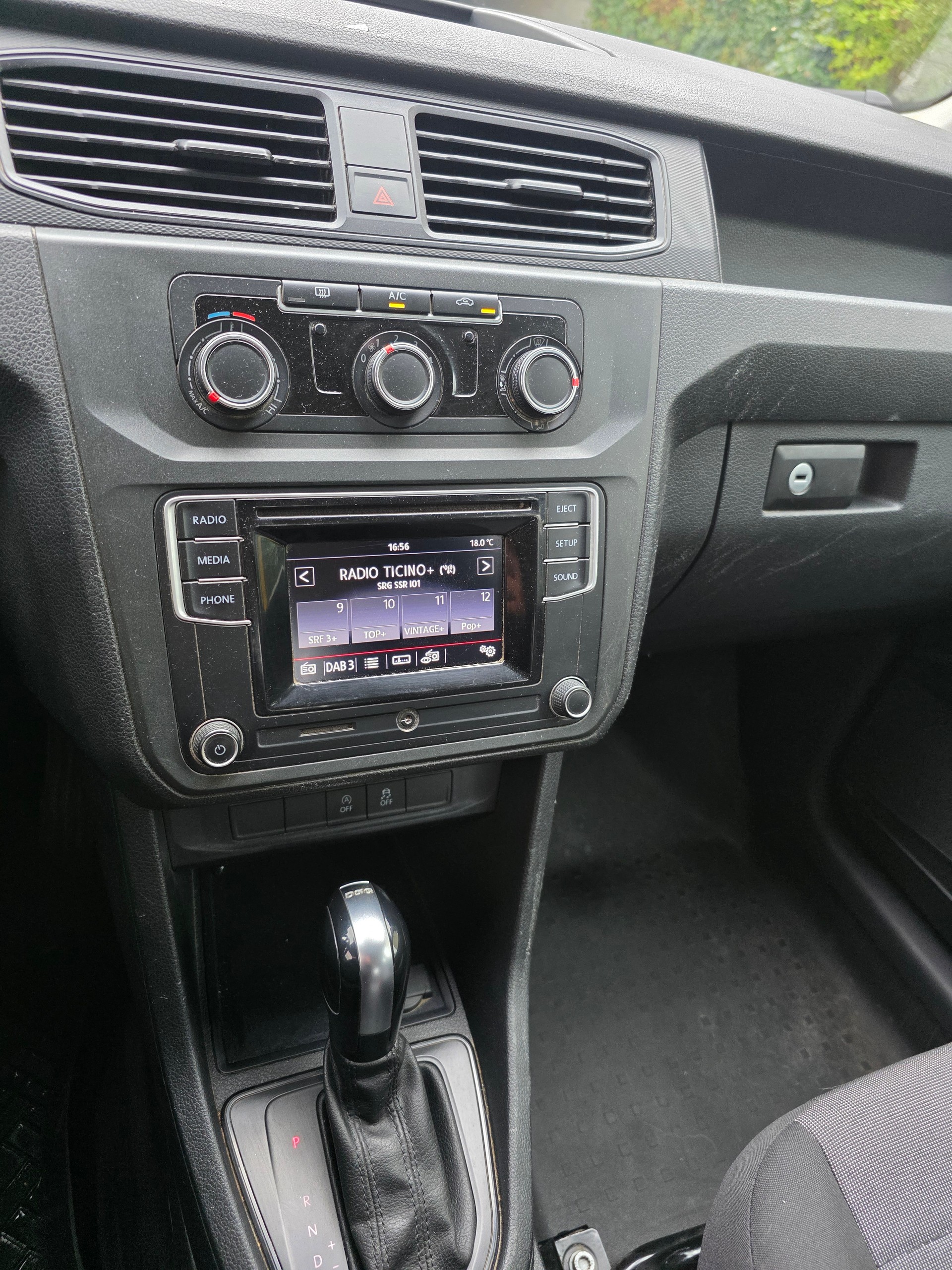 VW Caddy 2.0TDI 4Motion BlueMotion Technology DSG-image-14