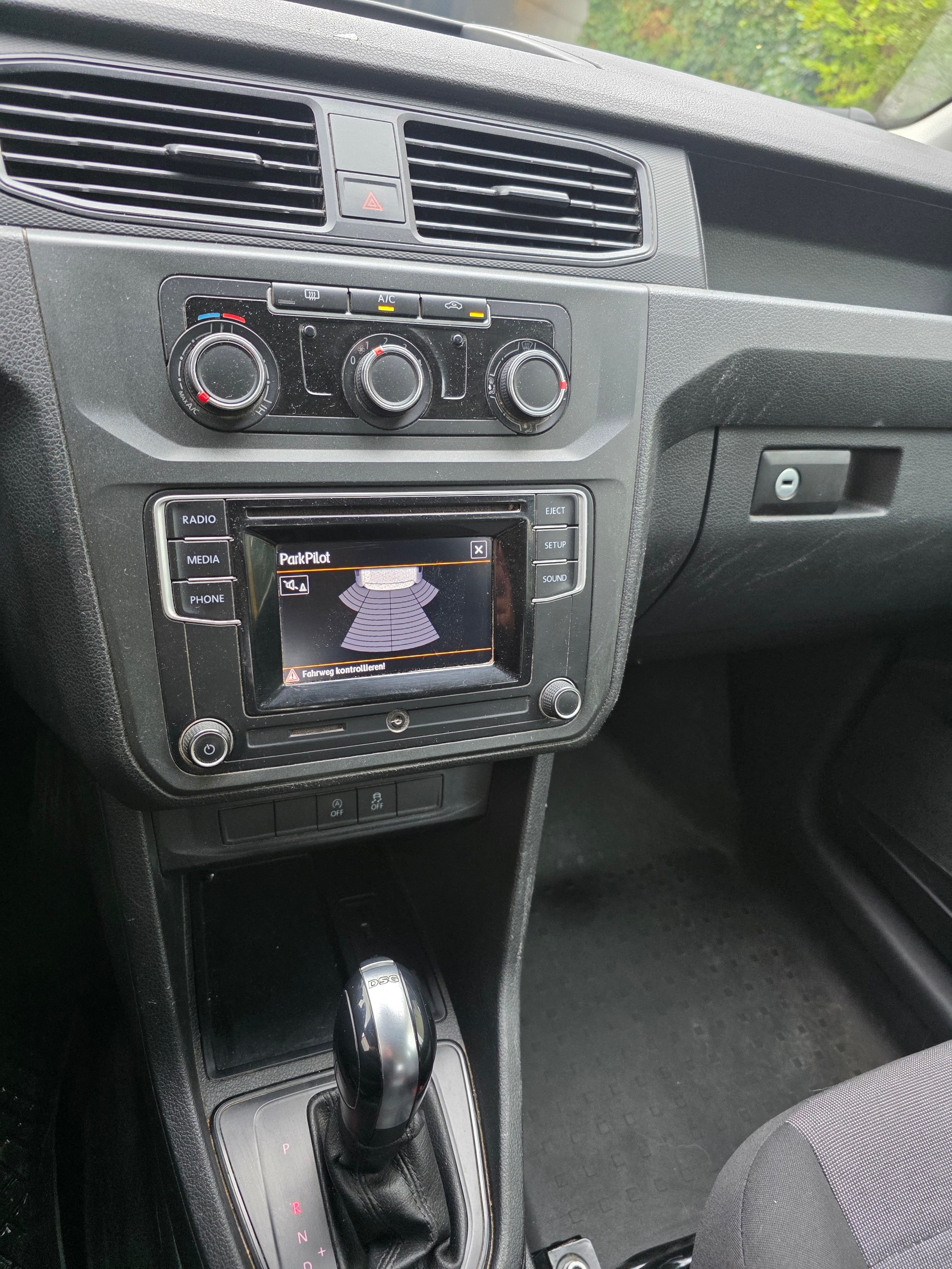 VW Caddy 2.0TDI 4Motion BlueMotion Technology DSG-image-15