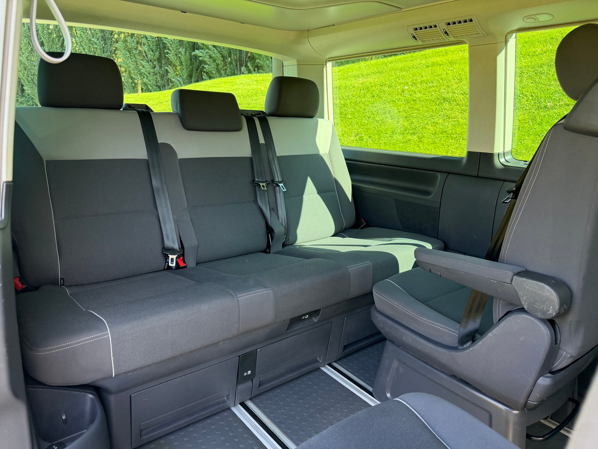 VW T5 California 2.0 Bi-TDI Beach Edition DSG-image-7