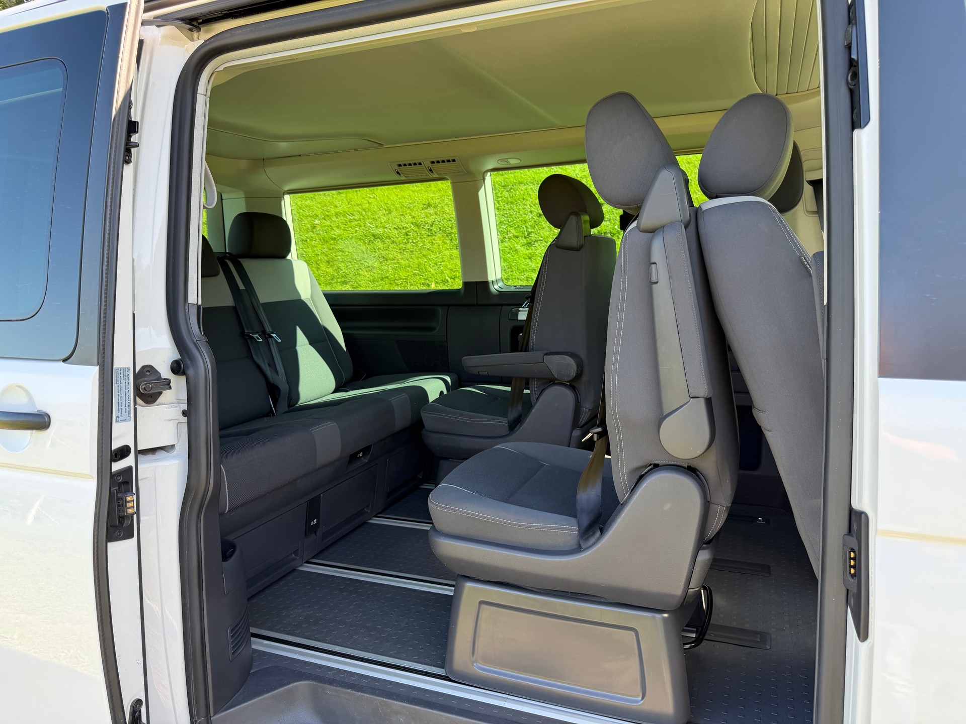 VW T5 California 2.0 Bi-TDI Beach Edition DSG-image-8
