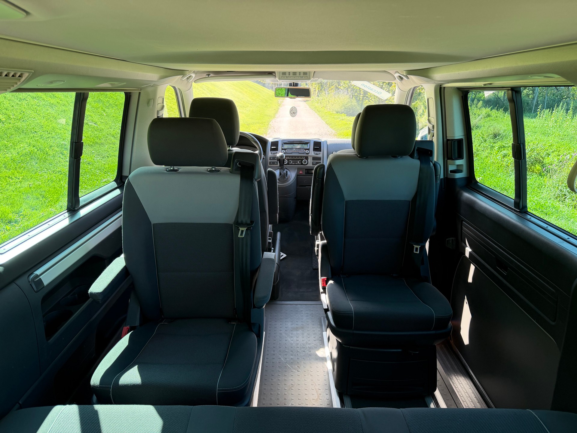 VW T5 California 2.0 Bi-TDI Beach Edition DSG-image-11