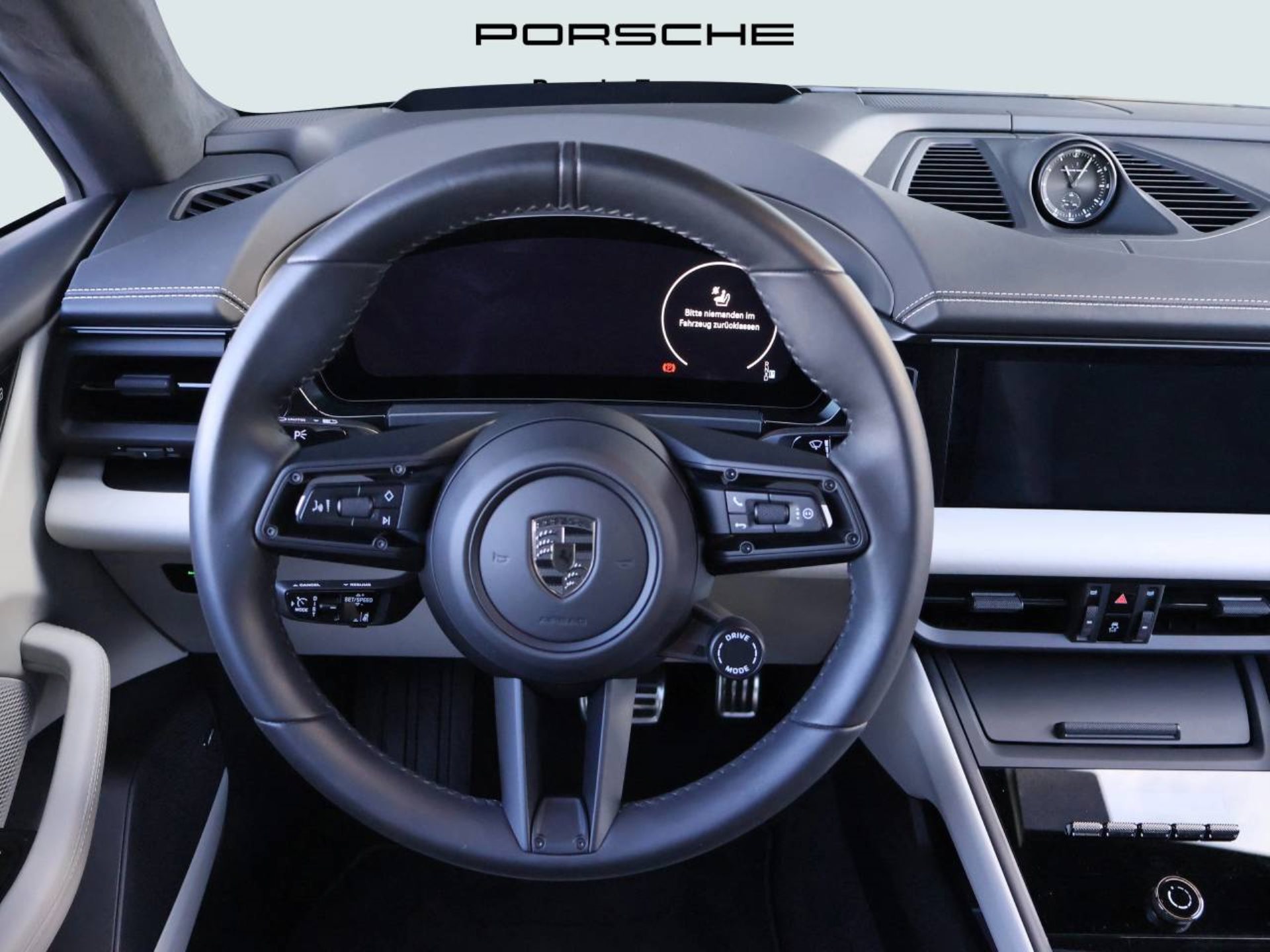 PORSCHE Macan Turbo-image-4