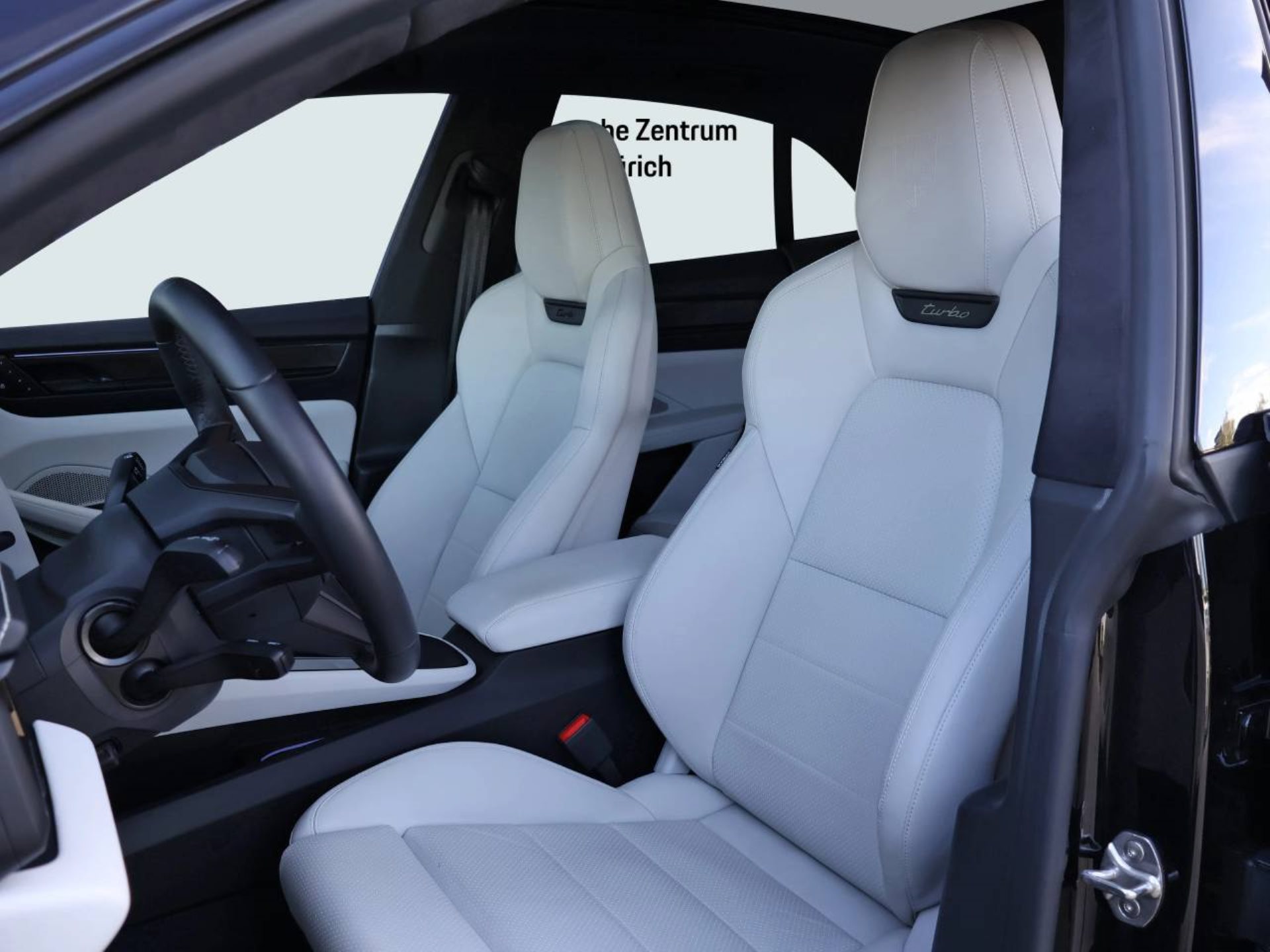 PORSCHE Macan Turbo-showroom-element-3