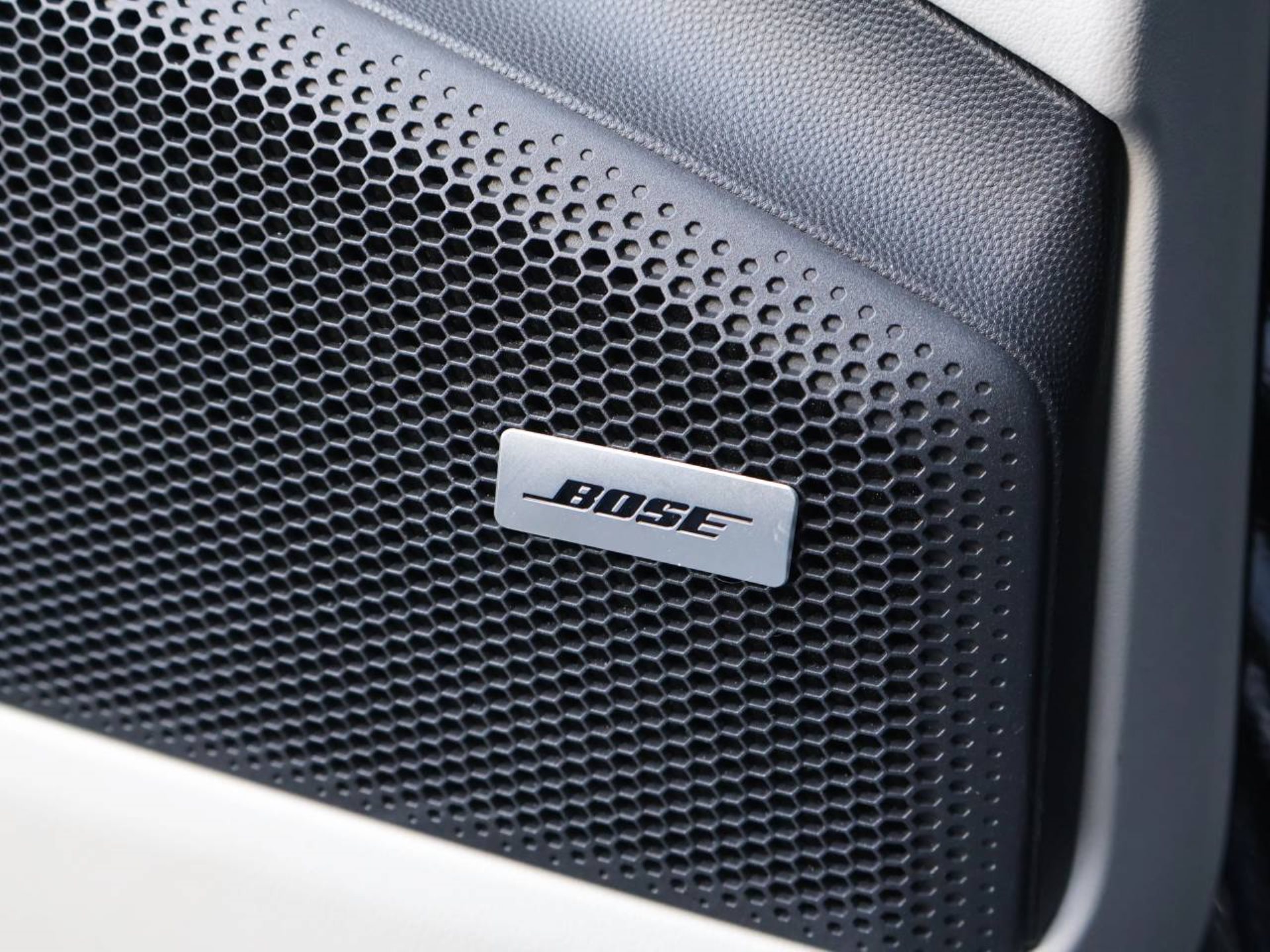 PORSCHE Macan Turbo-image-29