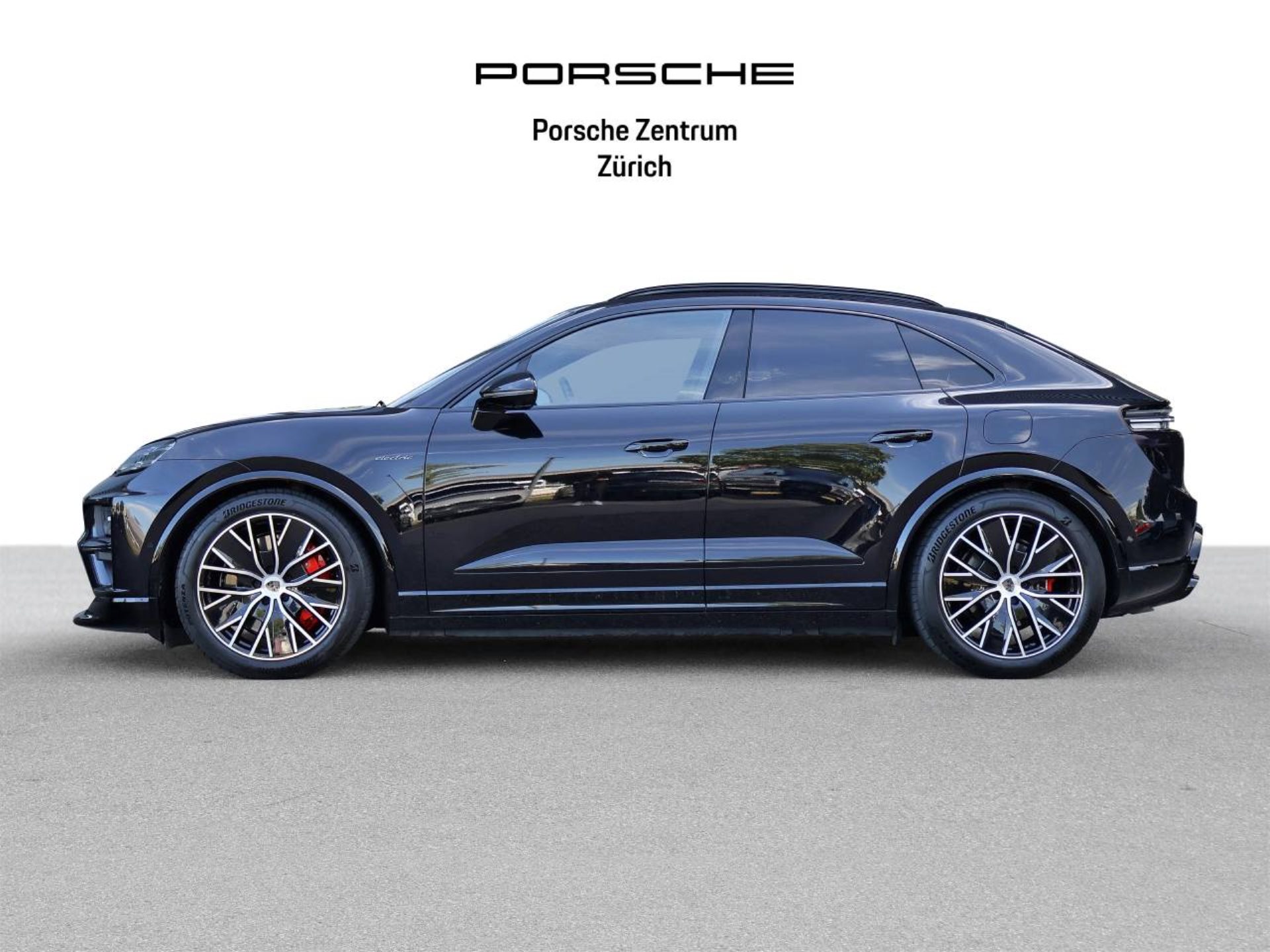 PORSCHE Macan Turbo-showroom-element-1