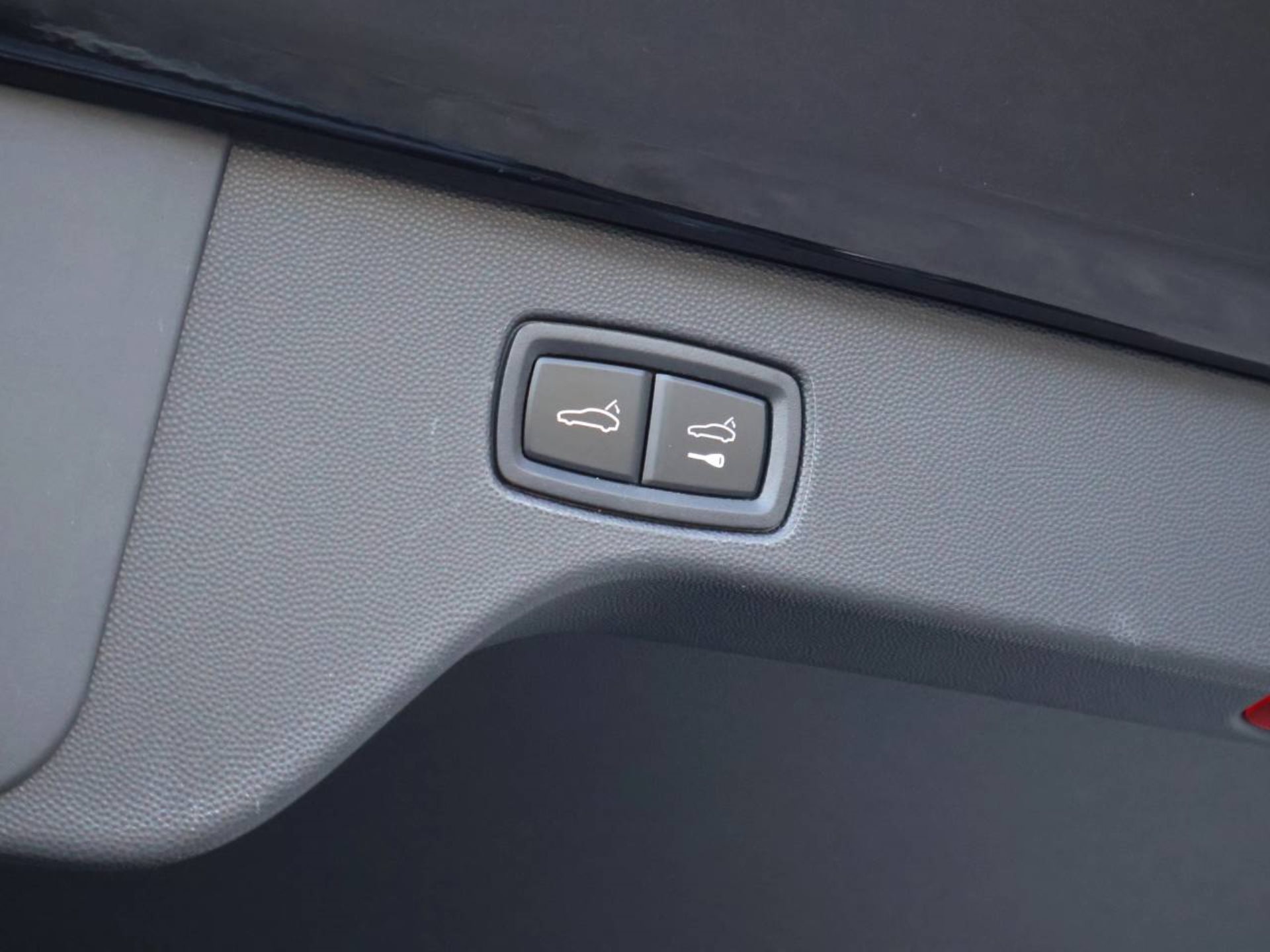 PORSCHE Macan Turbo-image-31