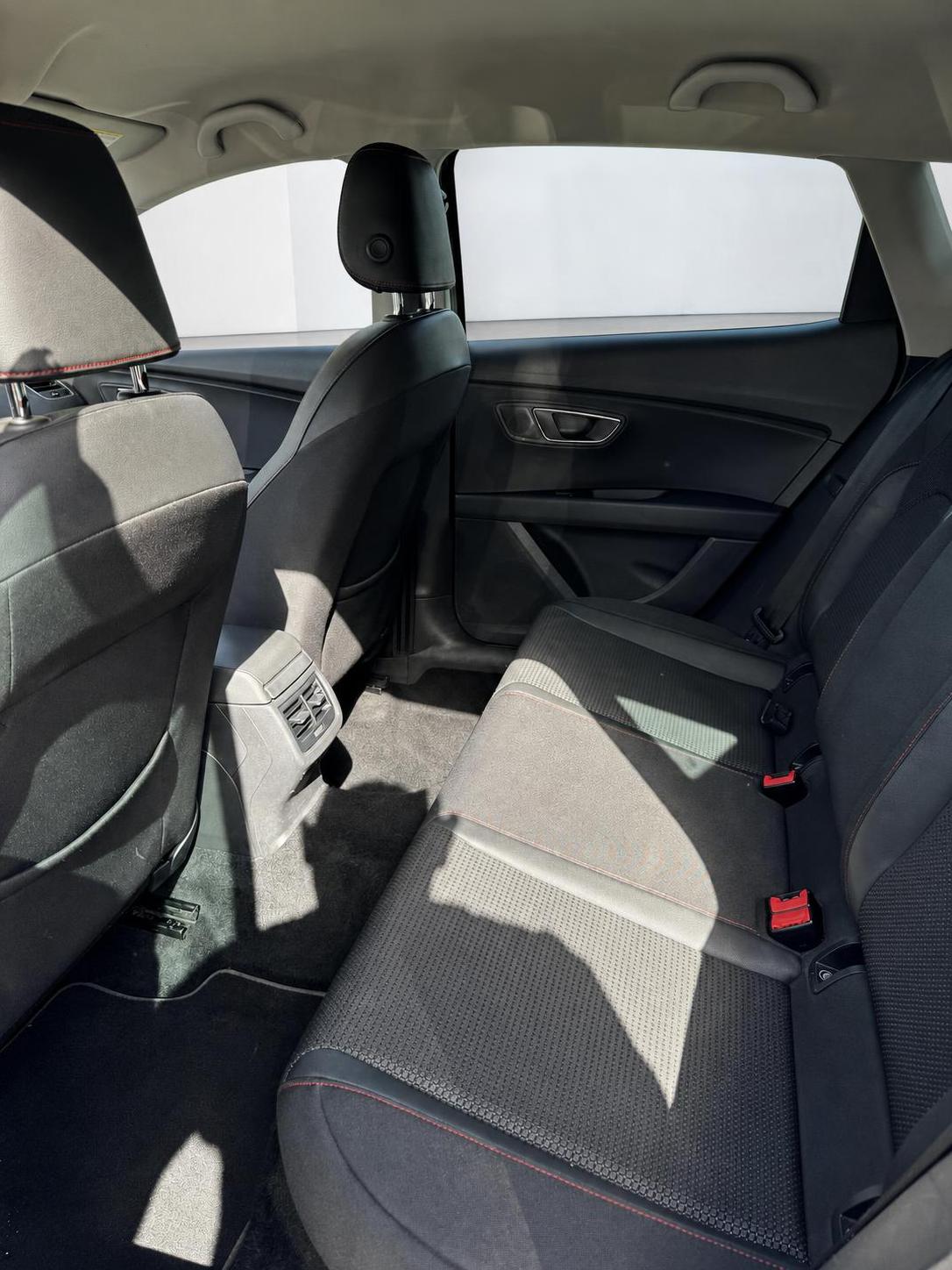 SEAT Leon 1.4 TSI FR-image-8